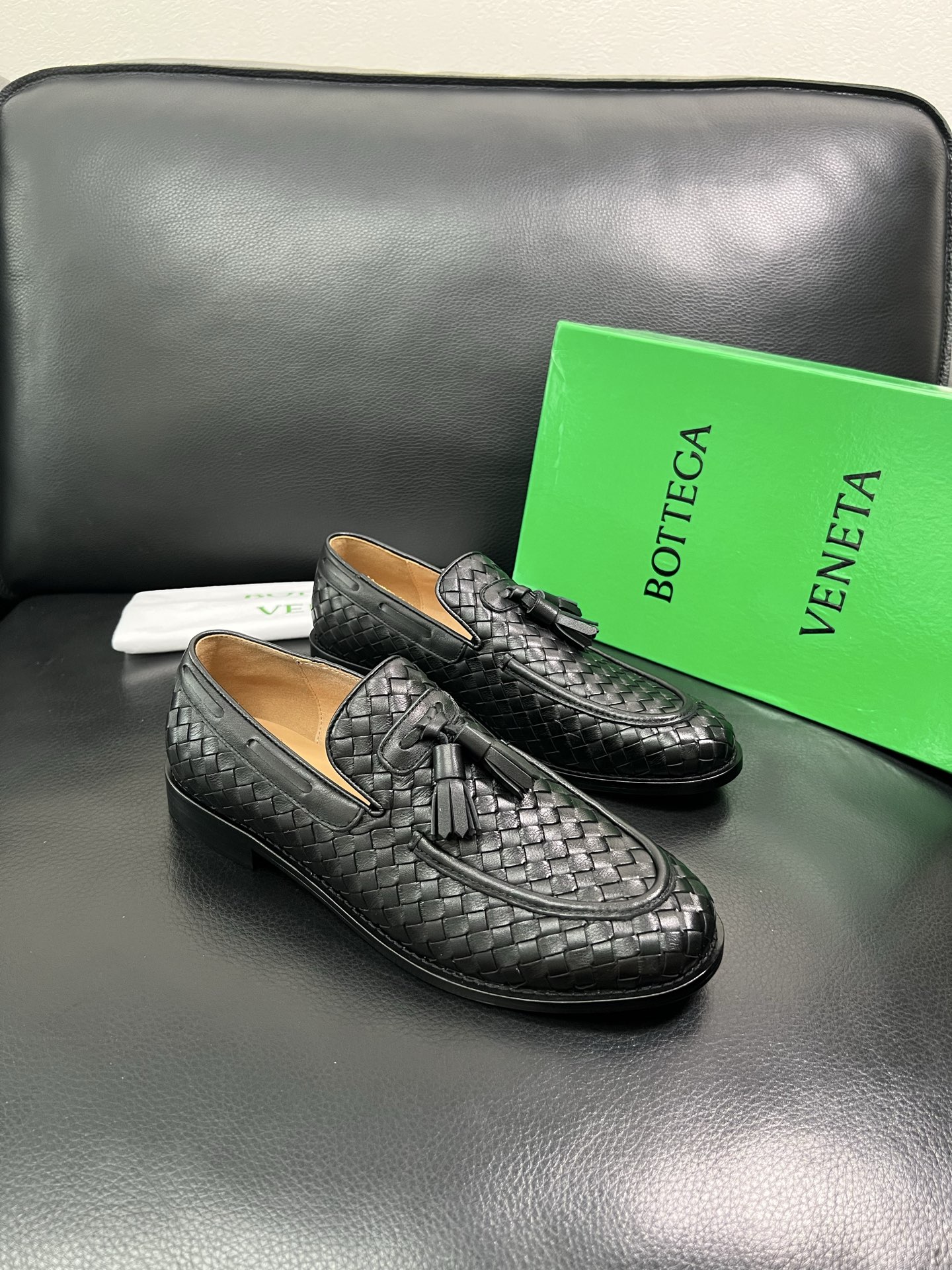 BOTTEGA VENETA 顶级代购 葆蝶家 专柜同步，鞋面意大利进口编织牛皮面料，透气牛皮内里舒适，