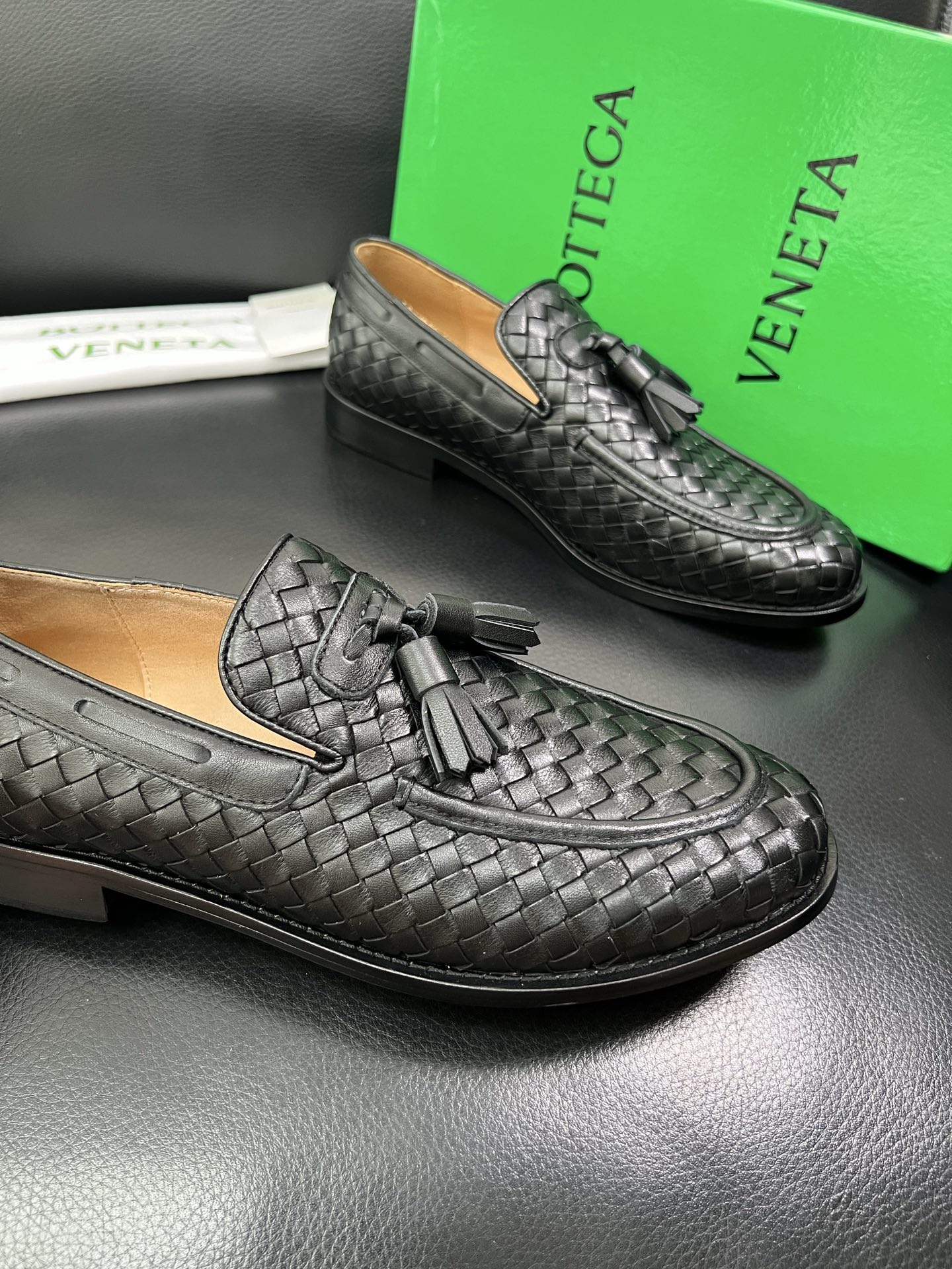 BOTTEGA VENETA 顶级代购 葆蝶家 专柜同步，鞋面意大利进口编织牛皮面料，透气牛皮内里舒适，