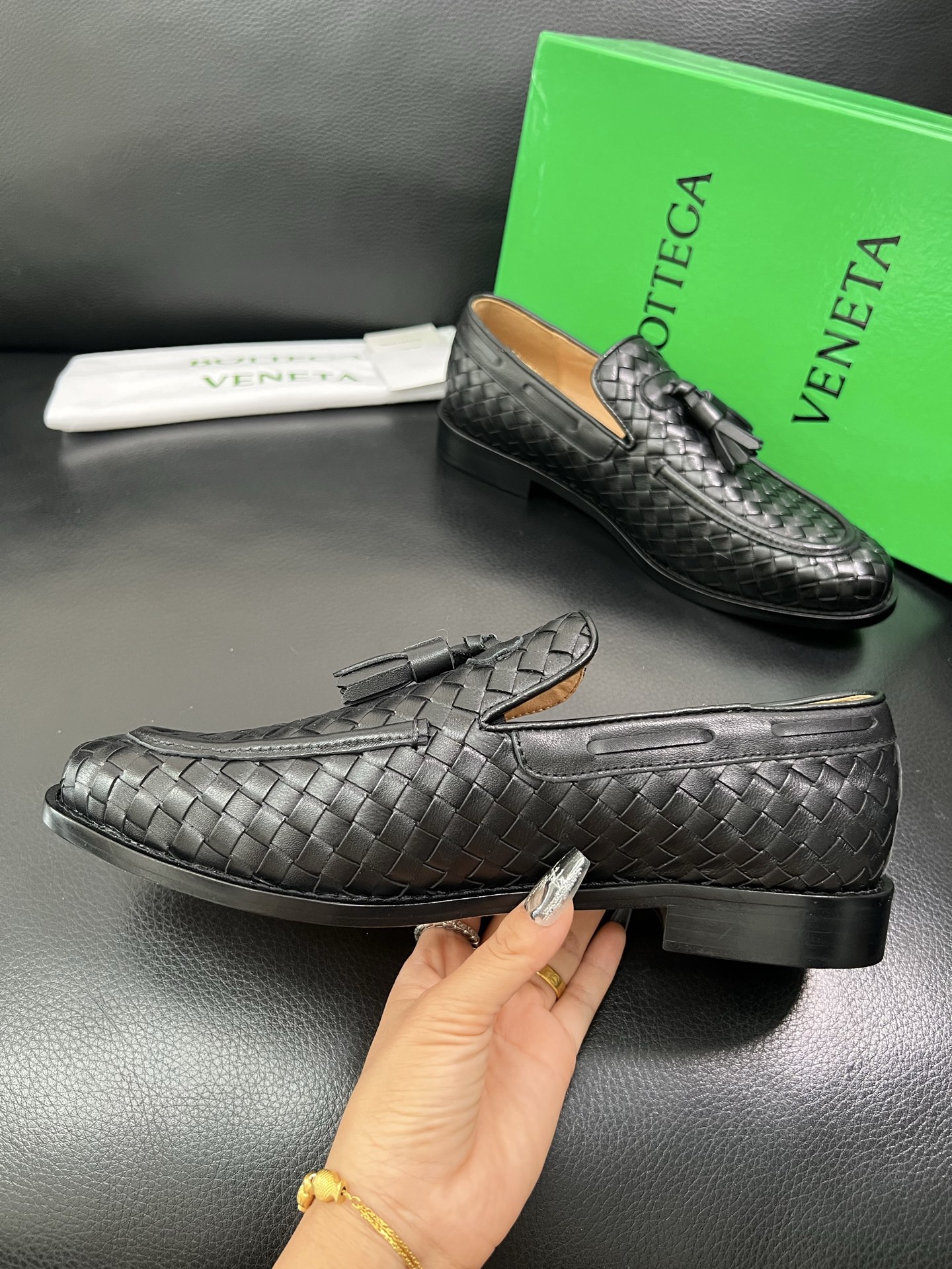 BOTTEGA VENETA 顶级代购 葆蝶家 专柜同步，鞋面意大利进口编织牛皮面料，透气牛皮内里舒适，