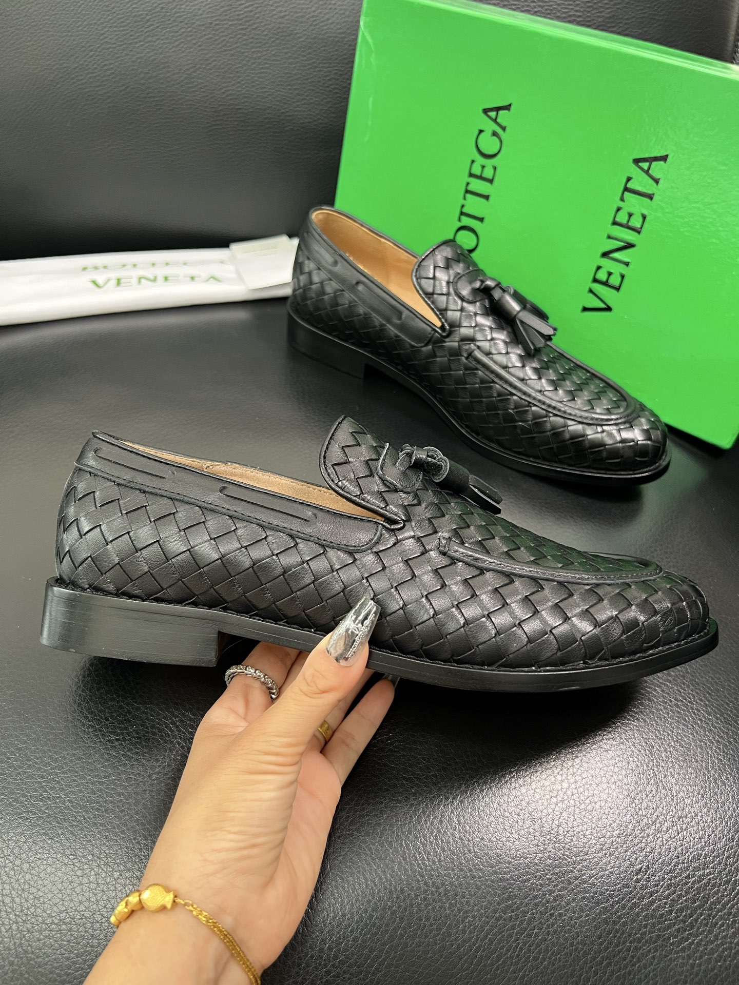 BOTTEGA VENETA 顶级代购 葆蝶家 专柜同步，鞋面意大利进口编织牛皮面料，透气牛皮内里舒适，