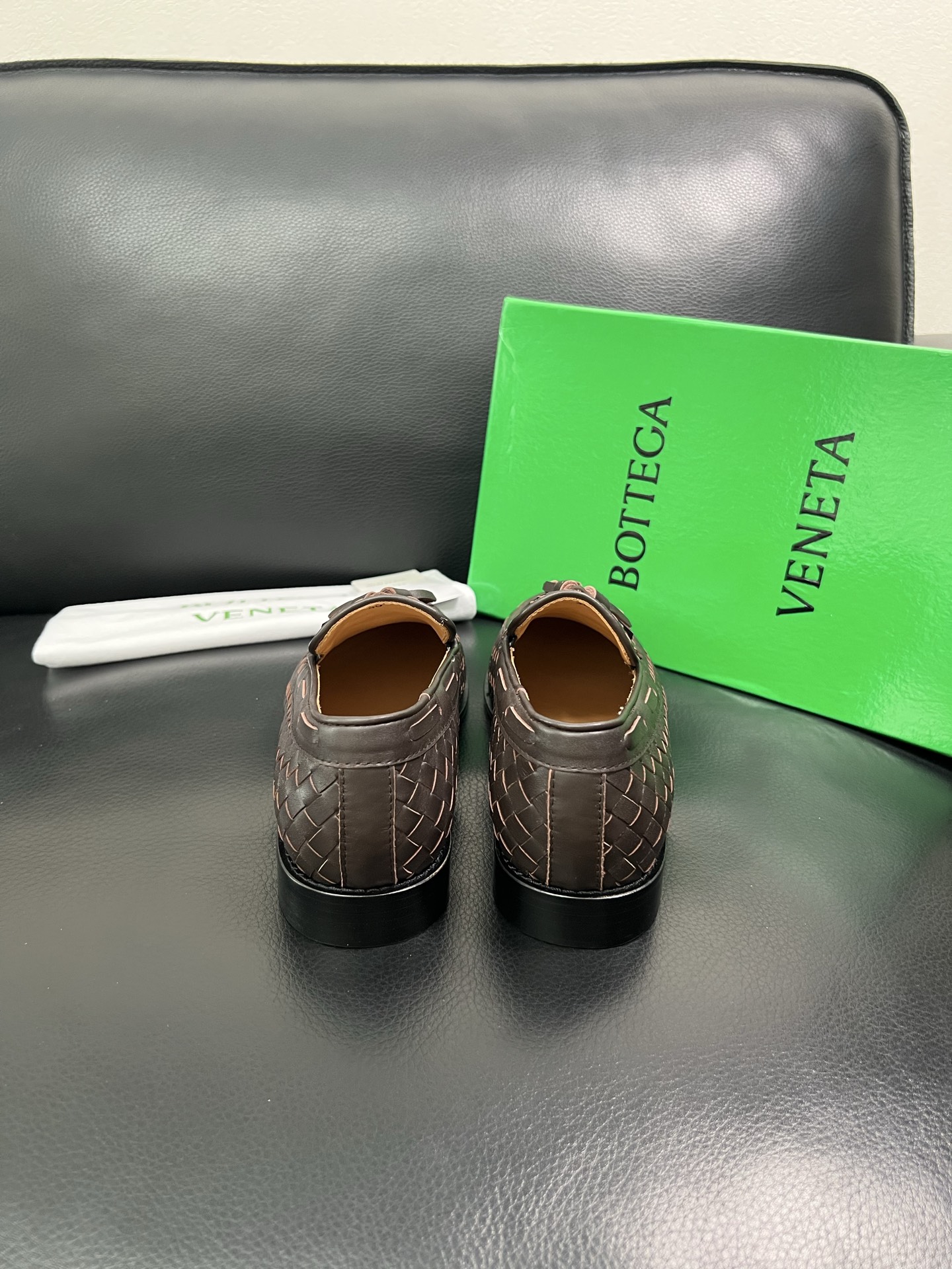 BOTTEGA VENETA 顶级代购 葆蝶家 专柜同步，鞋面意大利进口编织牛皮面料，透气牛皮内里舒适，