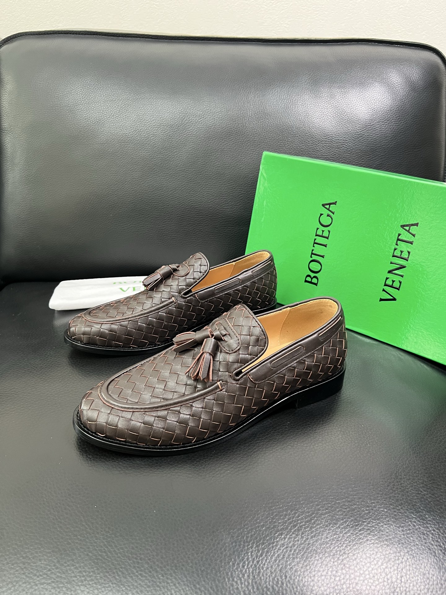 BOTTEGA VENETA 顶级代购 葆蝶家 专柜同步，鞋面意大利进口编织牛皮面料，透气牛皮内里舒适，