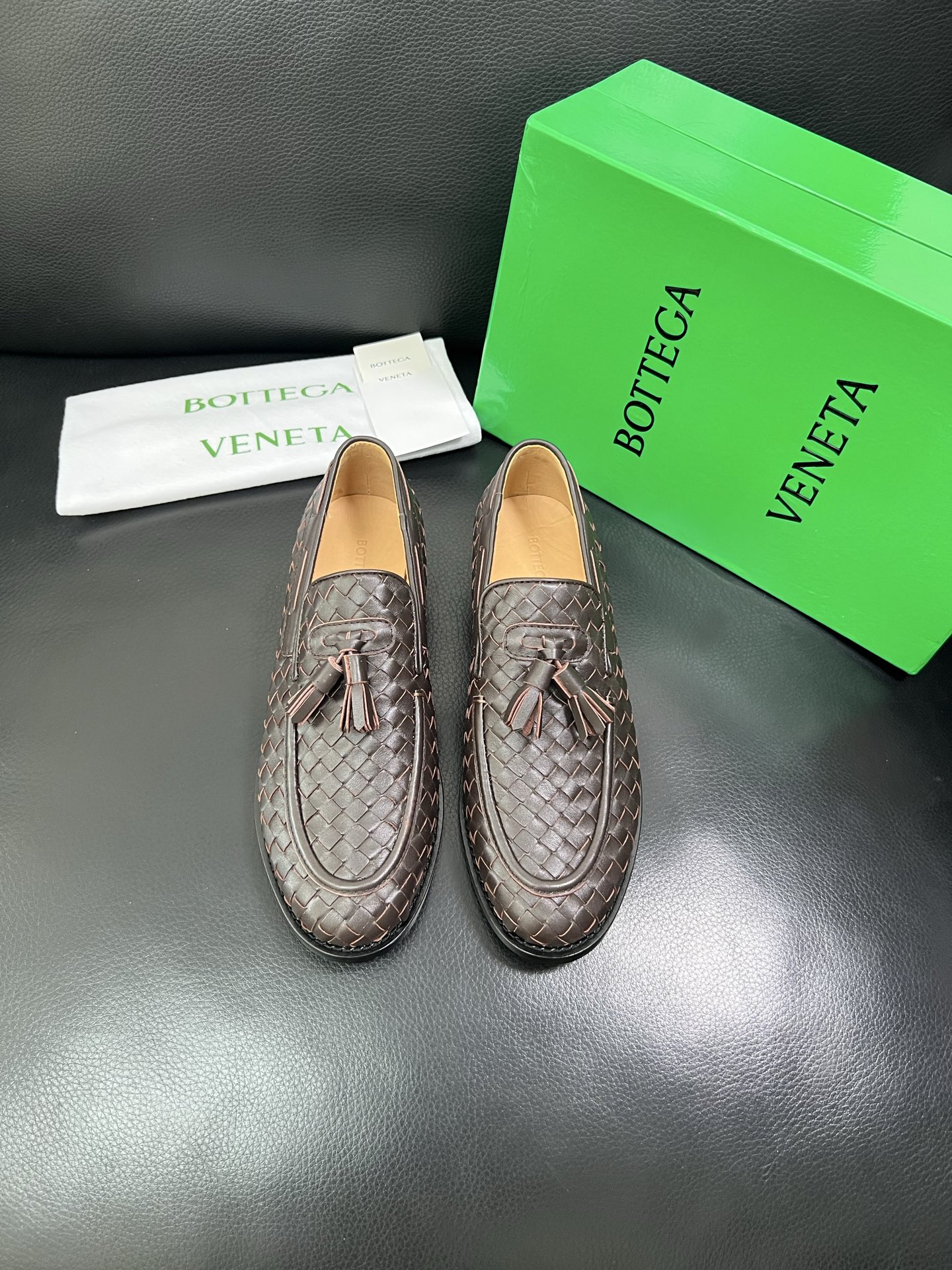 BOTTEGA VENETA 顶级代购 葆蝶家 专柜同步，鞋面意大利进口编织牛皮面料，透气牛皮内里舒适，