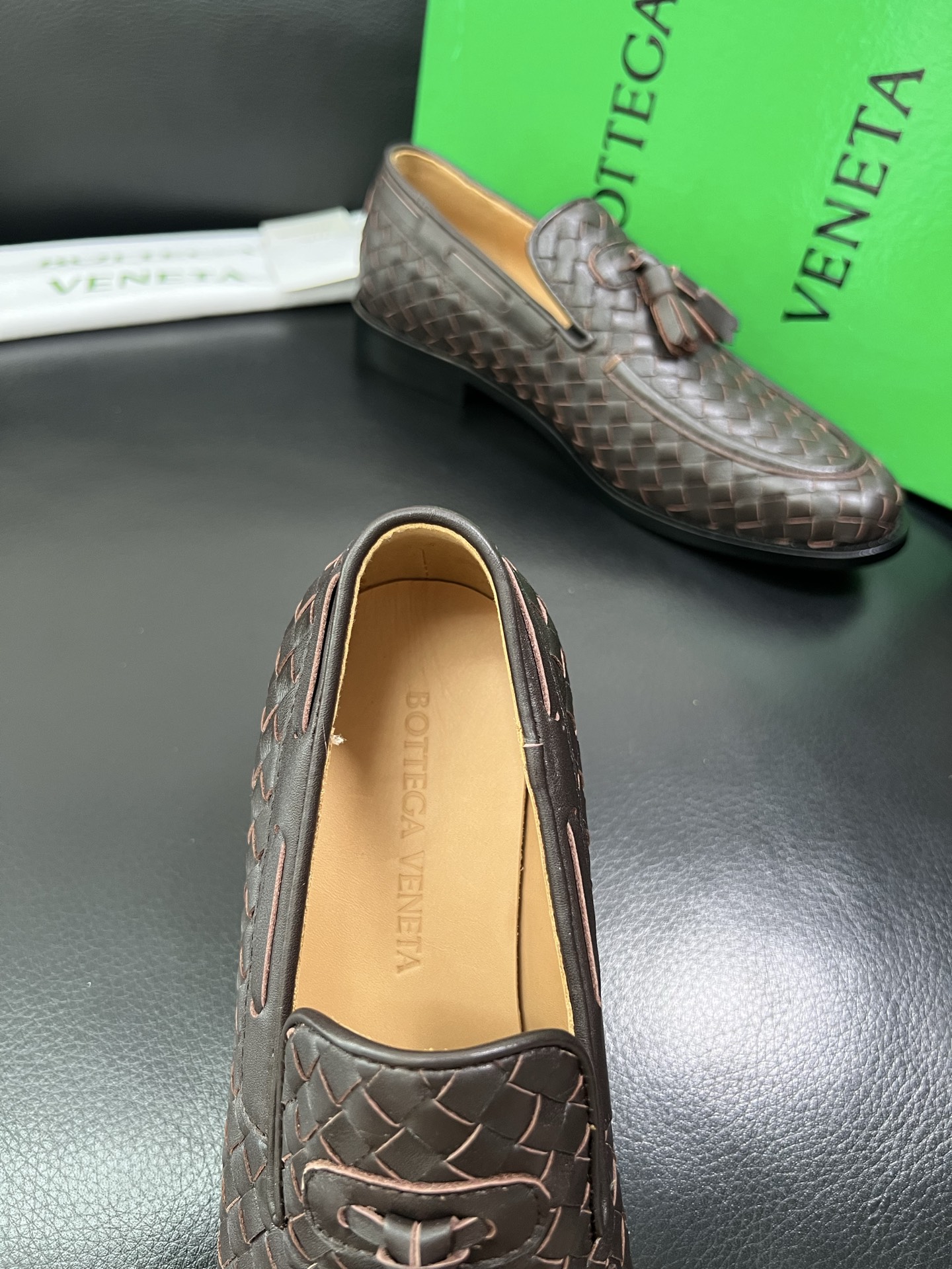 BOTTEGA VENETA 顶级代购 葆蝶家 专柜同步，鞋面意大利进口编织牛皮面料，透气牛皮内里舒适，