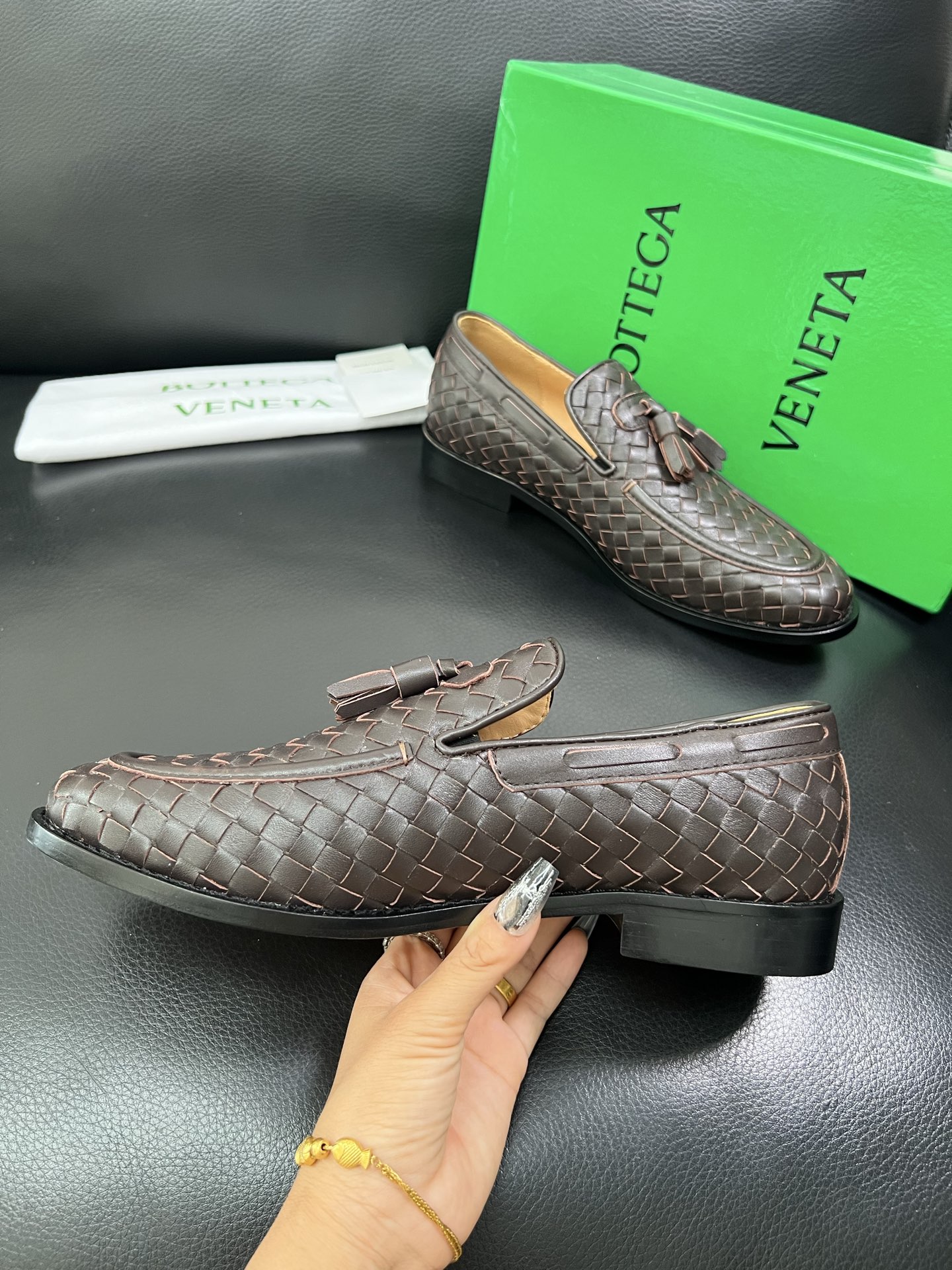 BOTTEGA VENETA 顶级代购 葆蝶家 专柜同步，鞋面意大利进口编织牛皮面料，透气牛皮内里舒适，