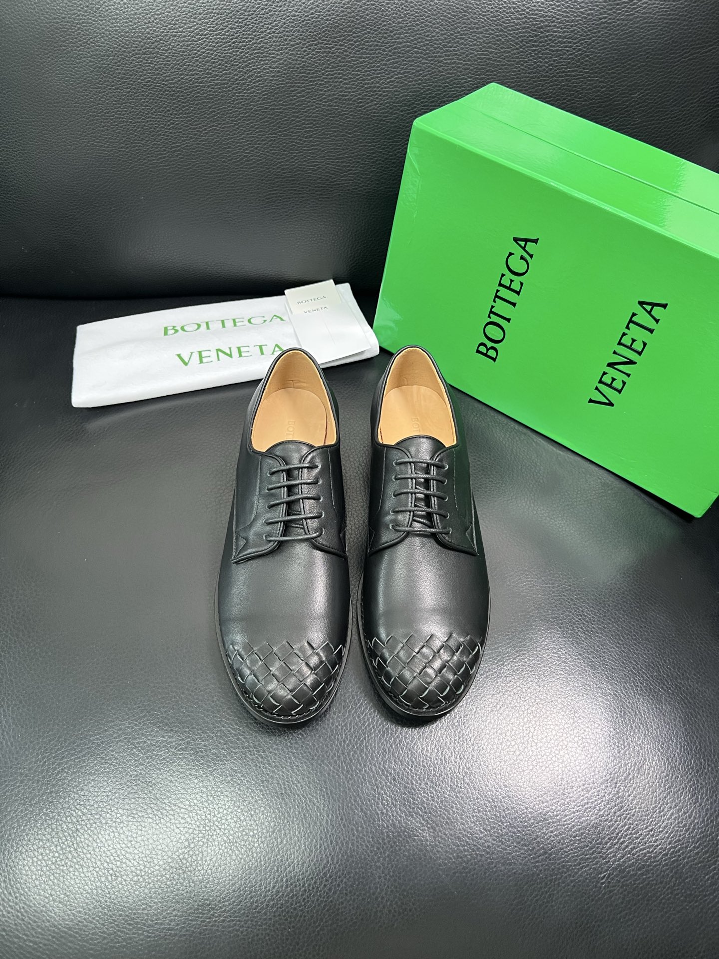 BOTTEGA VENETA 顶级代购 葆蝶家 专柜同步，鞋面意大利进口编织牛皮面料，透气牛皮内里舒适，