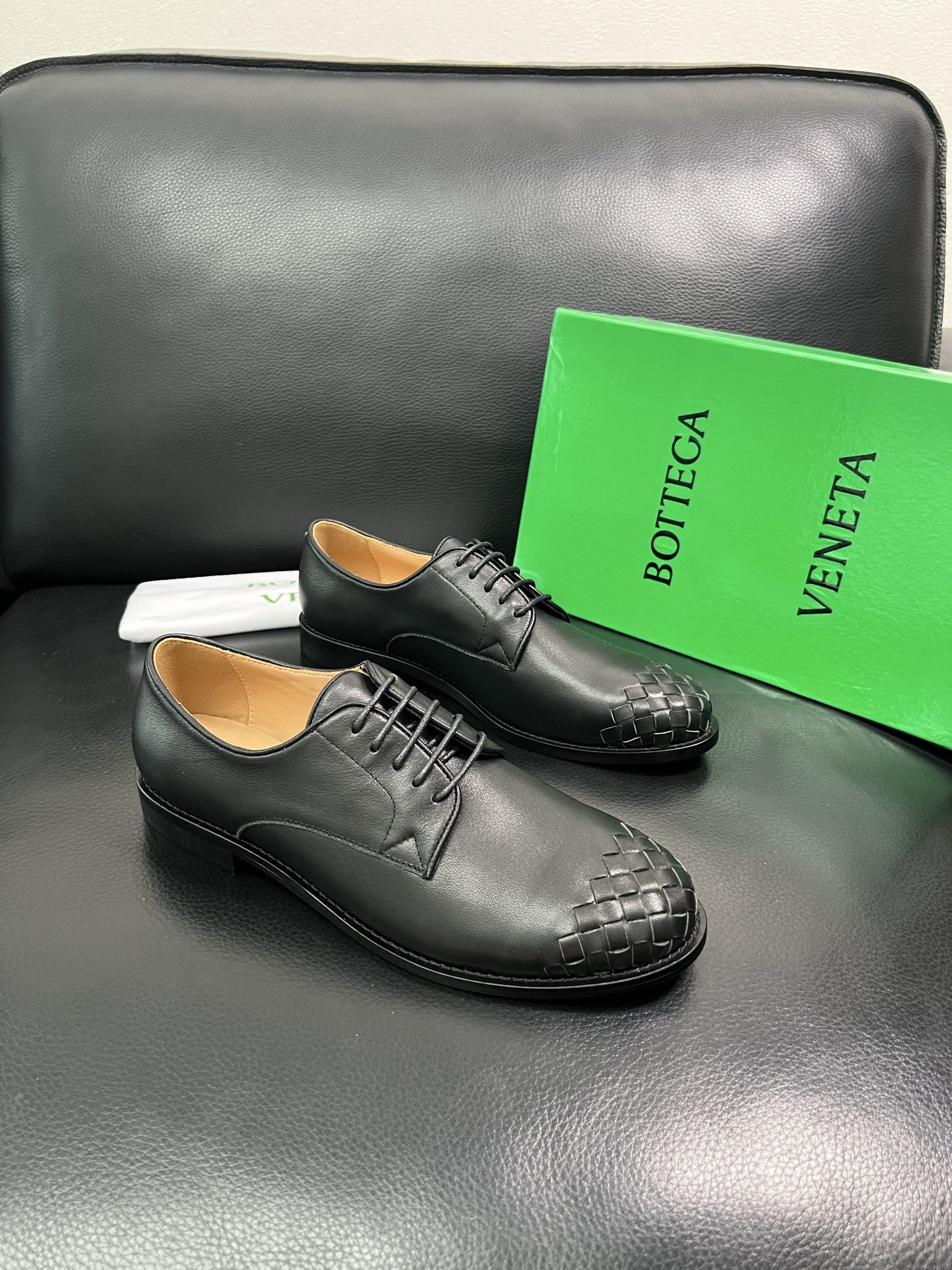 BOTTEGA VENETA 顶级代购 葆蝶家 专柜同步，鞋面意大利进口编织牛皮面料，透气牛皮内里舒适，