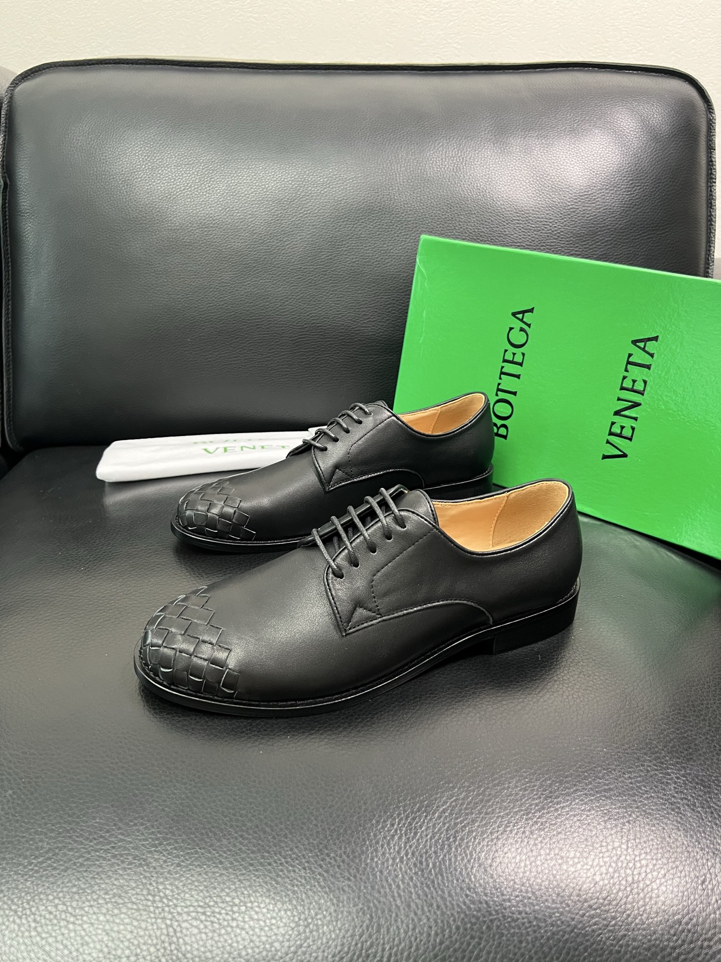 BOTTEGA VENETA 顶级代购 葆蝶家 专柜同步，鞋面意大利进口编织牛皮面料，透气牛皮内里舒适，