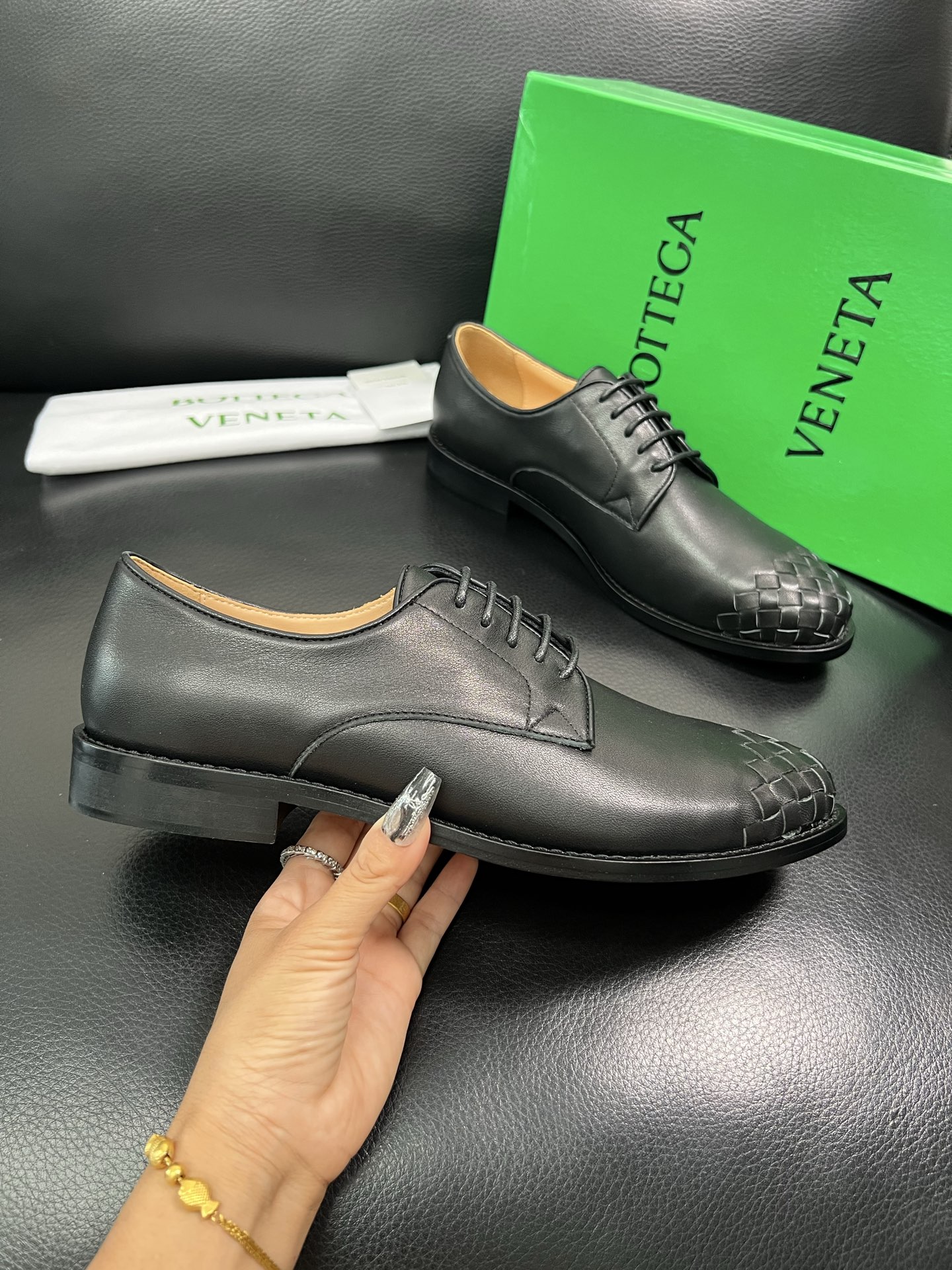 BOTTEGA VENETA 顶级代购 葆蝶家 专柜同步，鞋面意大利进口编织牛皮面料，透气牛皮内里舒适，