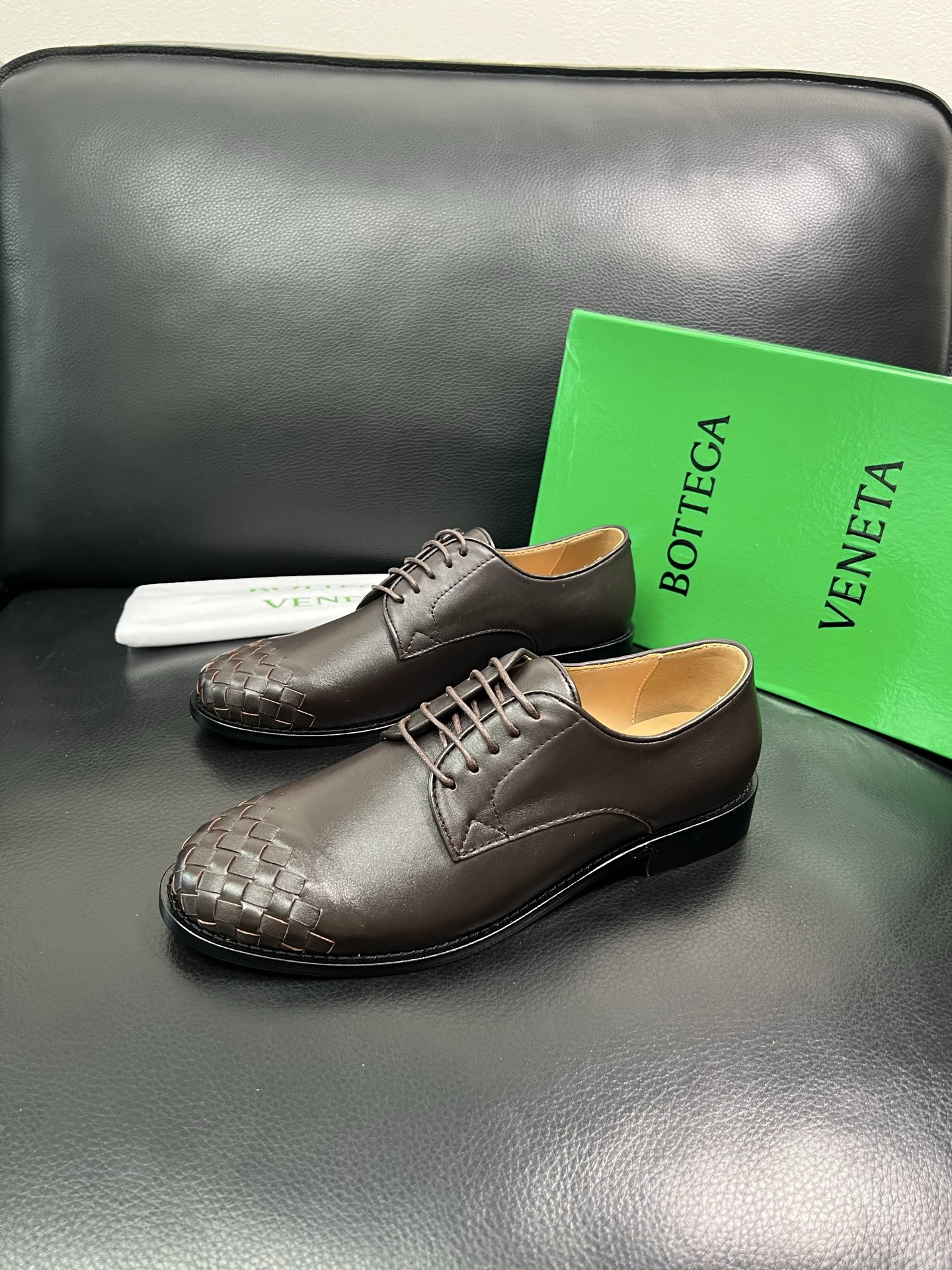 BOTTEGA VENETA 顶级代购 葆蝶家 专柜同步，鞋面意大利进口编织牛皮面料，透气牛皮内里舒适，