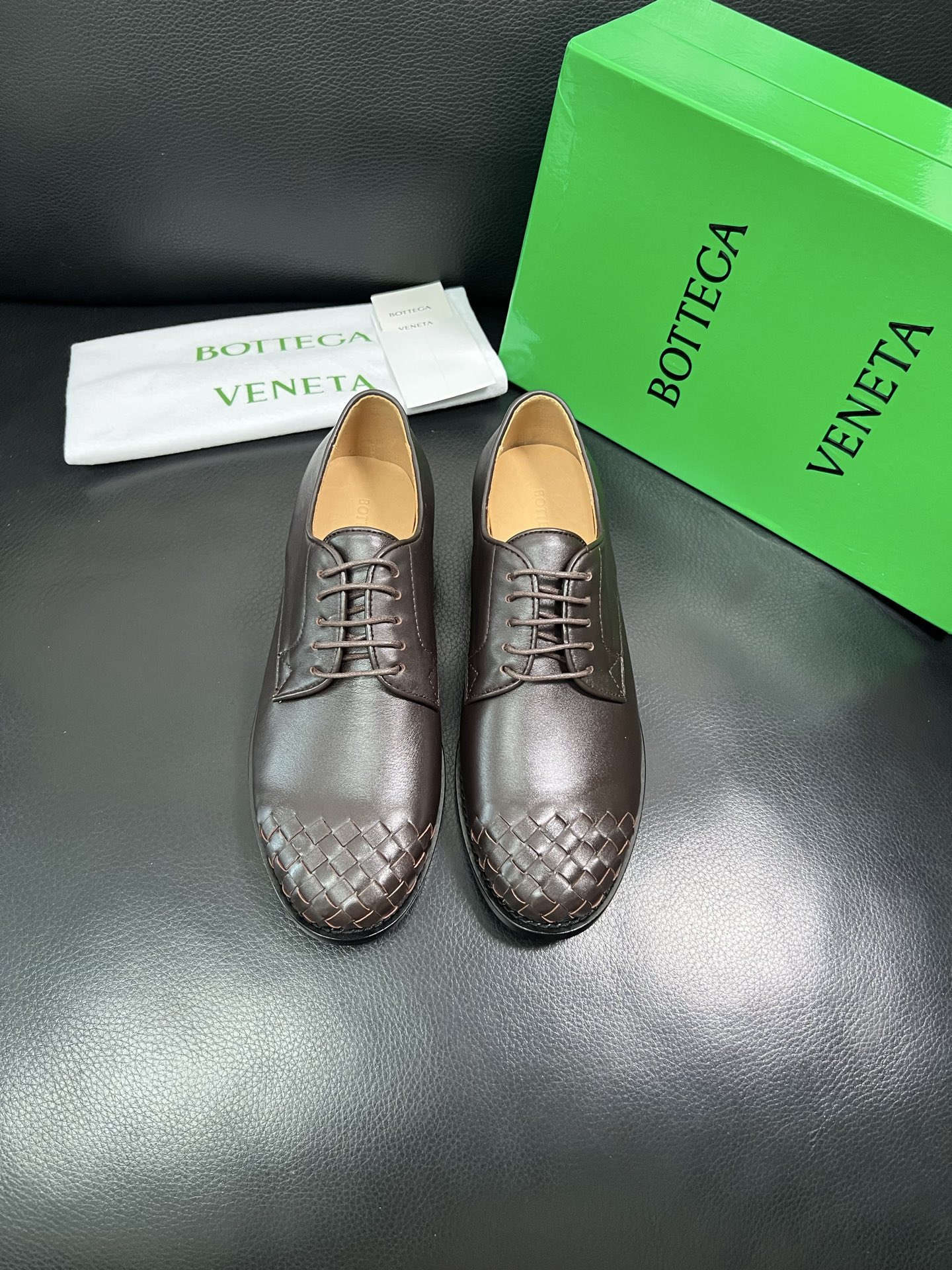 BOTTEGA VENETA 顶级代购 葆蝶家 专柜同步，鞋面意大利进口编织牛皮面料，透气牛皮内里舒适，