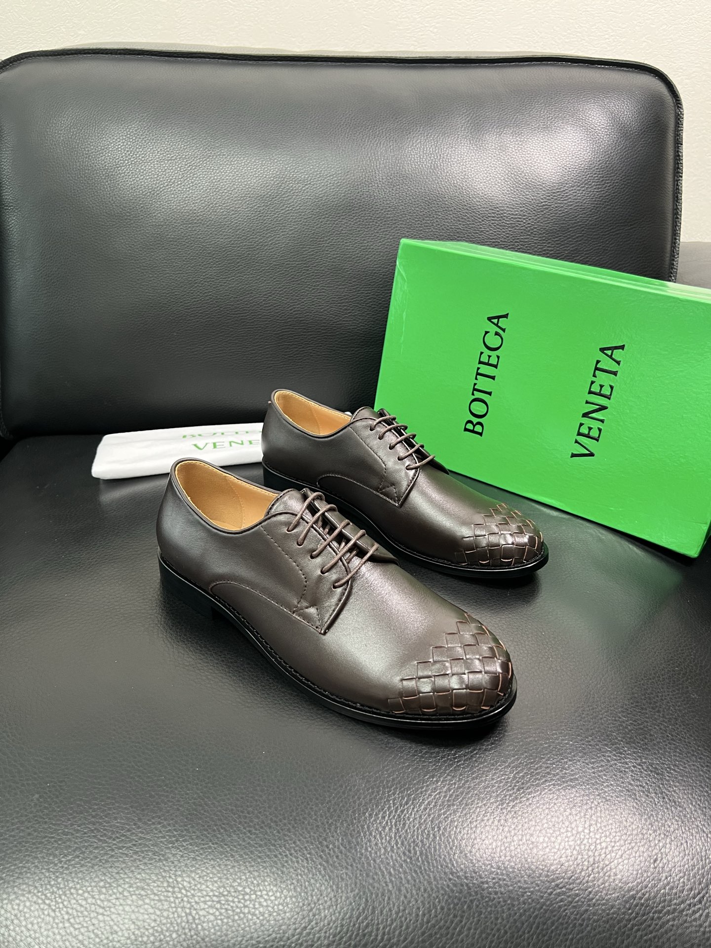 BOTTEGA VENETA 顶级代购 葆蝶家 专柜同步，鞋面意大利进口编织牛皮面料，透气牛皮内里舒适，