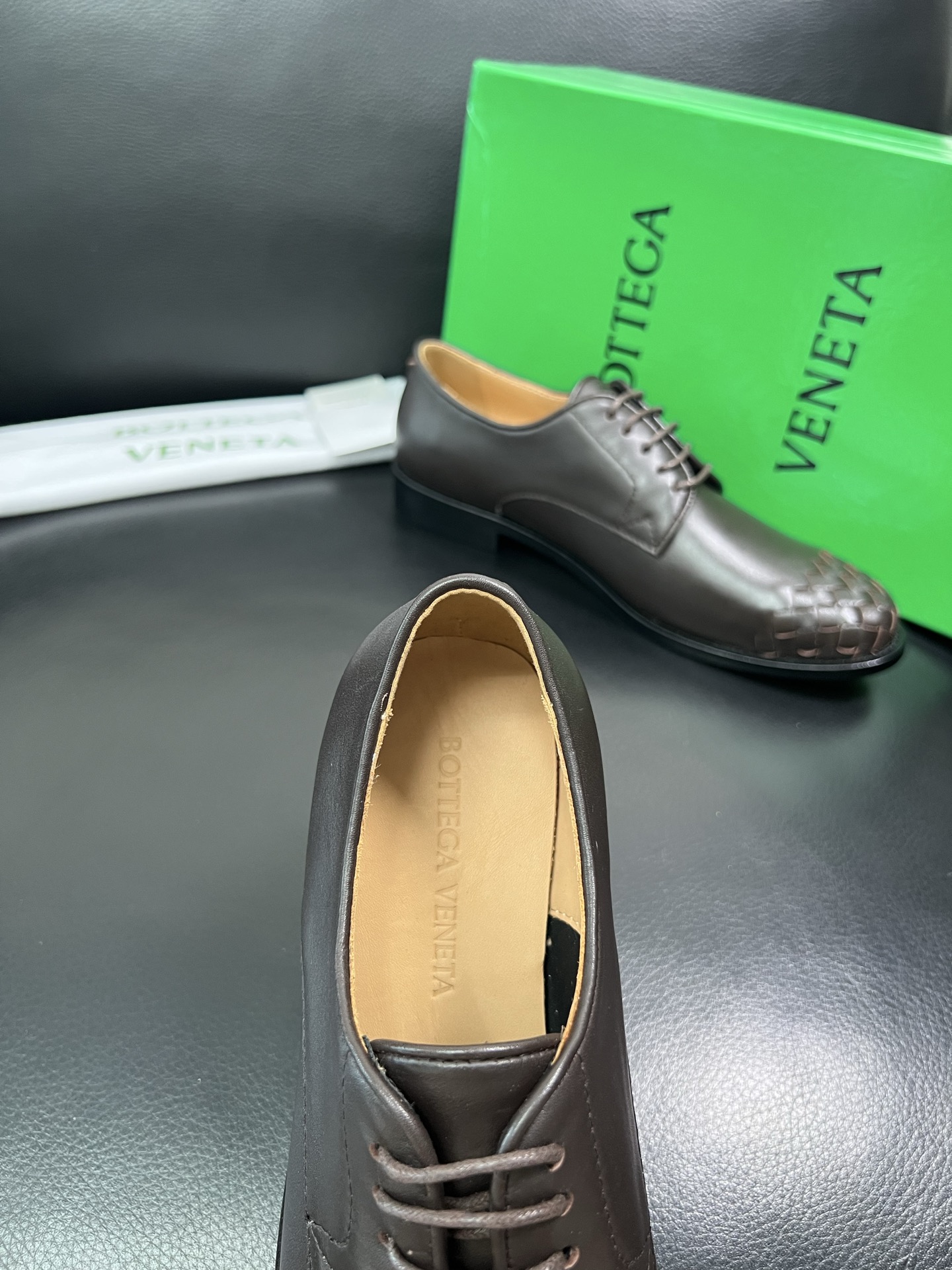BOTTEGA VENETA 顶级代购 葆蝶家 专柜同步，鞋面意大利进口编织牛皮面料，透气牛皮内里舒适，