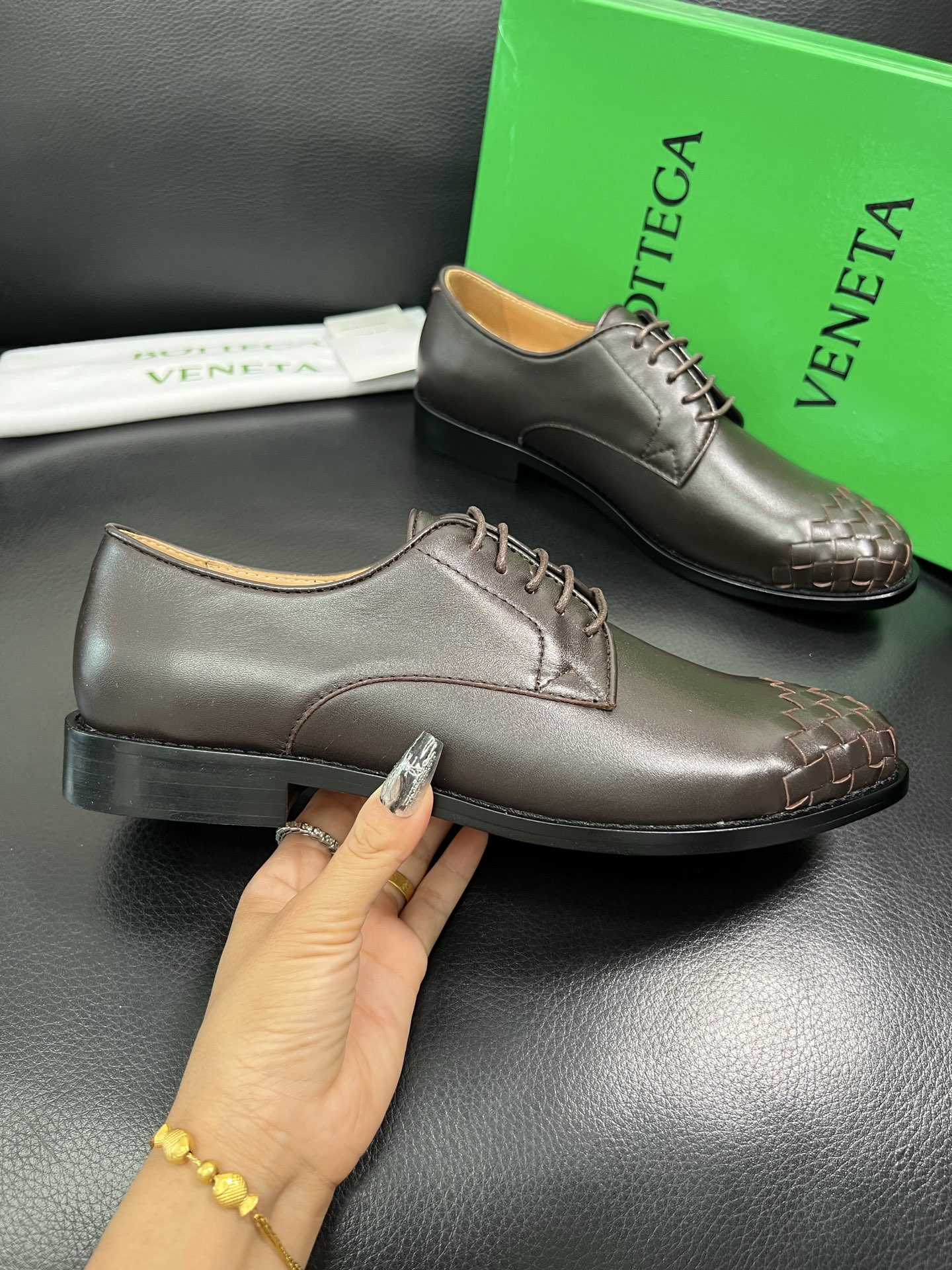 BOTTEGA VENETA 顶级代购 葆蝶家 专柜同步，鞋面意大利进口编织牛皮面料，透气牛皮内里舒适，