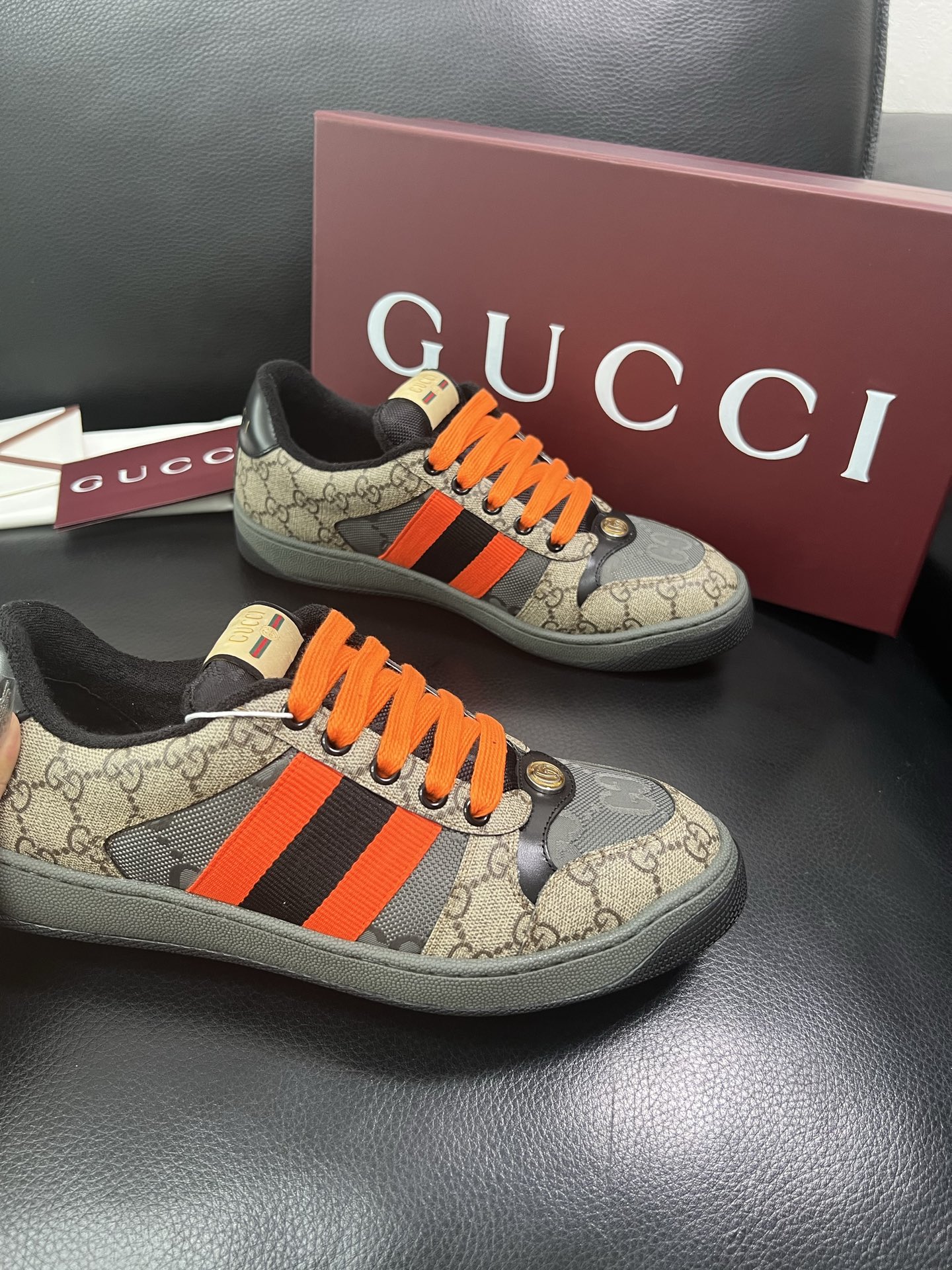 Gucci 顶级代购 古奇 专柜新款，原厂配置意大利进口牛皮 进口牛皮内里垫，透气舒适，鞋底：原厂特供原