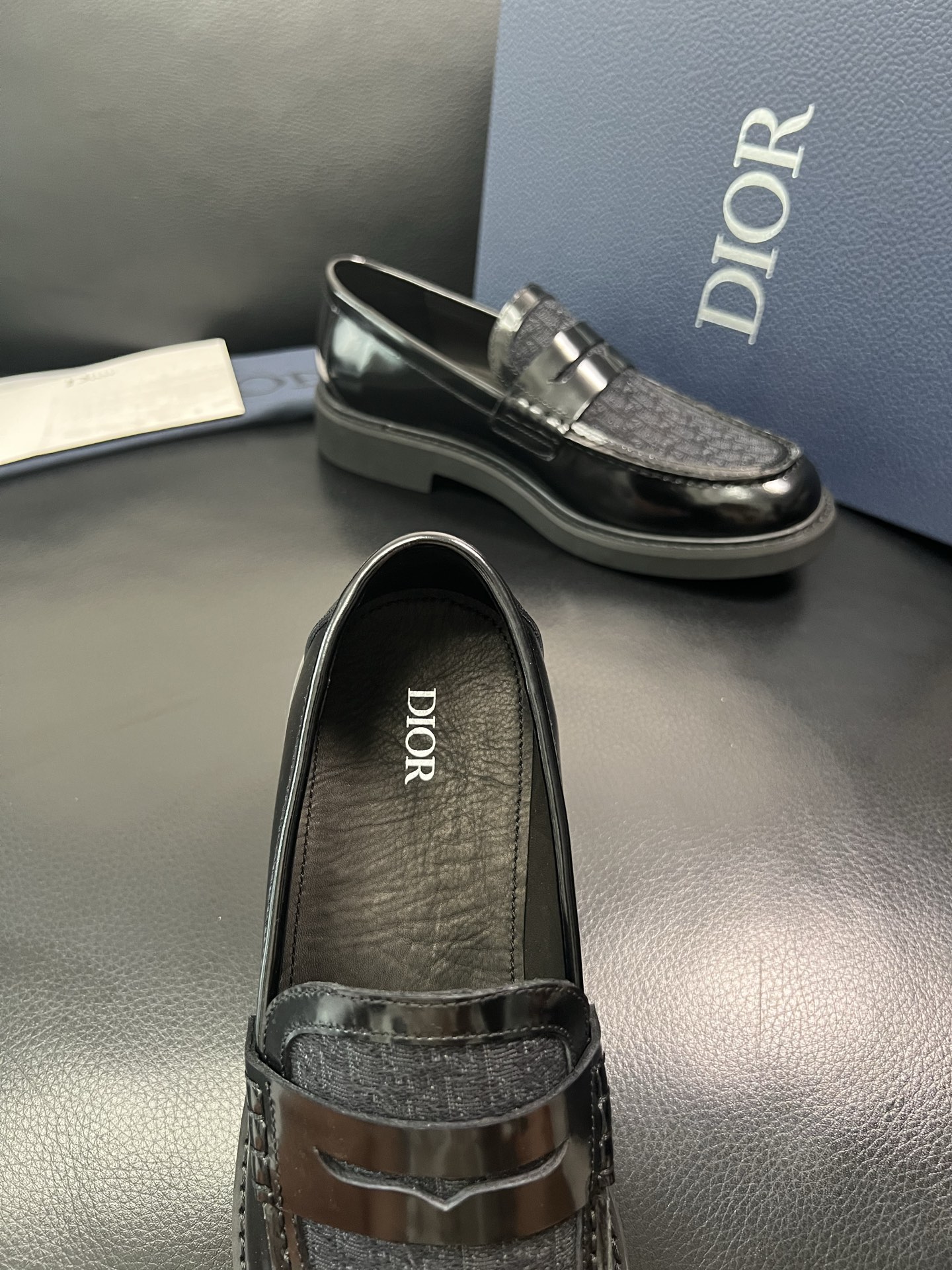 Dior 顶级工艺品 迪奥 专柜同步 原厂配置，意大利进口原版牛皮面料，透气舒适进口水染牛里垫，鞋底：原