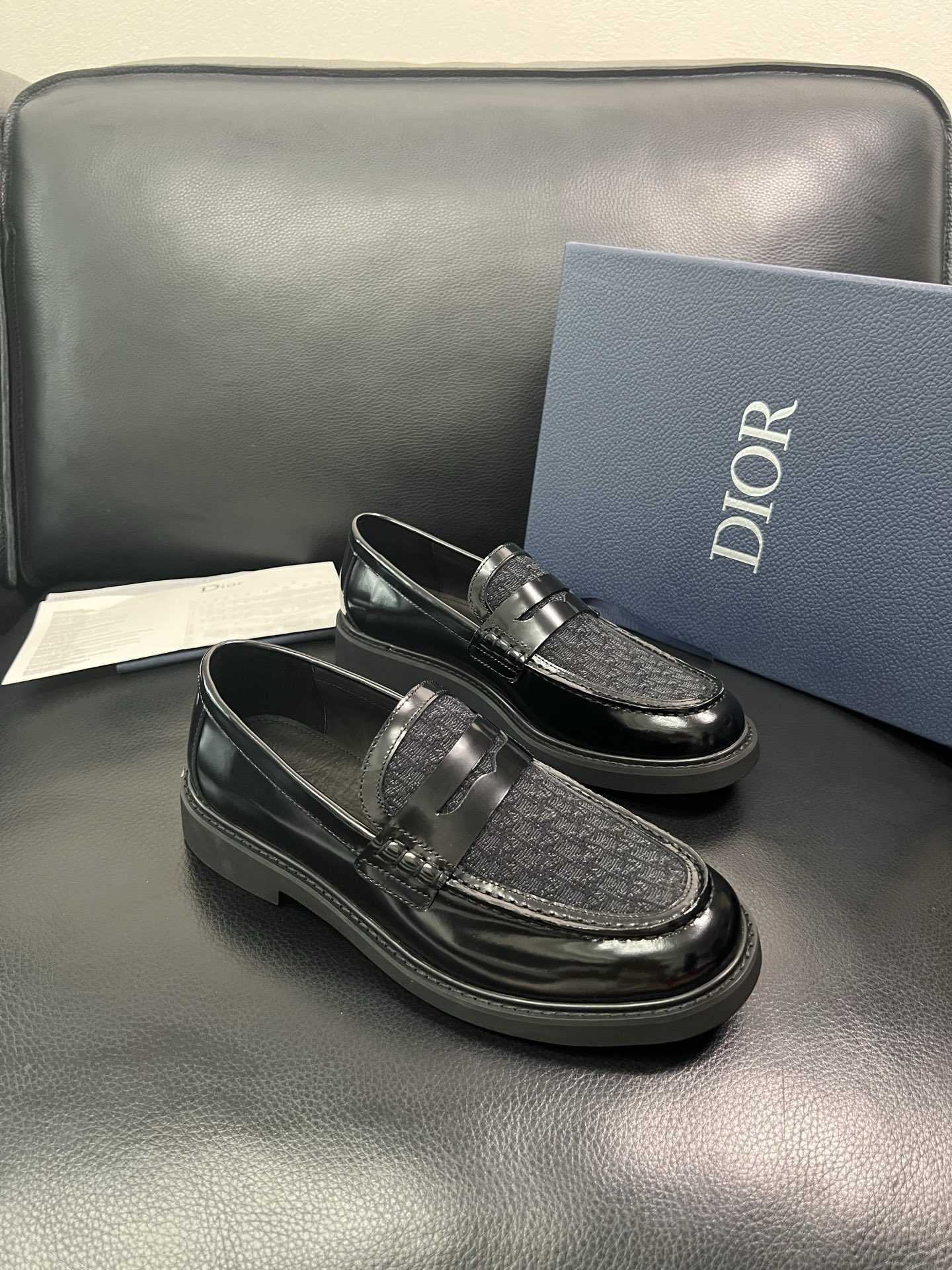 Dior 顶级工艺品 迪奥 专柜同步 原厂配置，意大利进口原版牛皮面料，透气舒适进口水染牛里垫，鞋底：原
