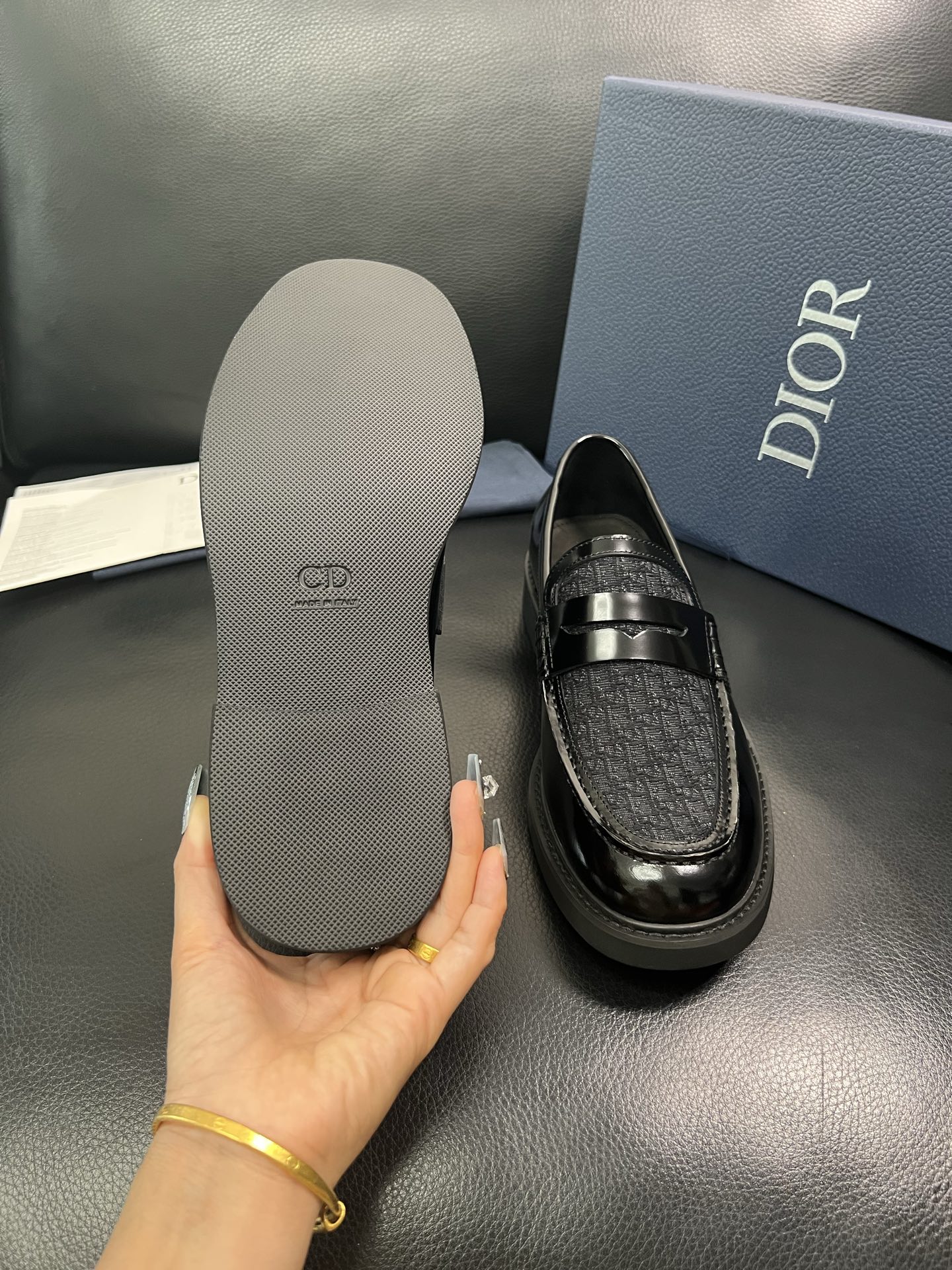 Dior 顶级工艺品 迪奥 专柜同步 原厂配置，意大利进口原版牛皮面料，透气舒适进口水染牛里垫，鞋底：原