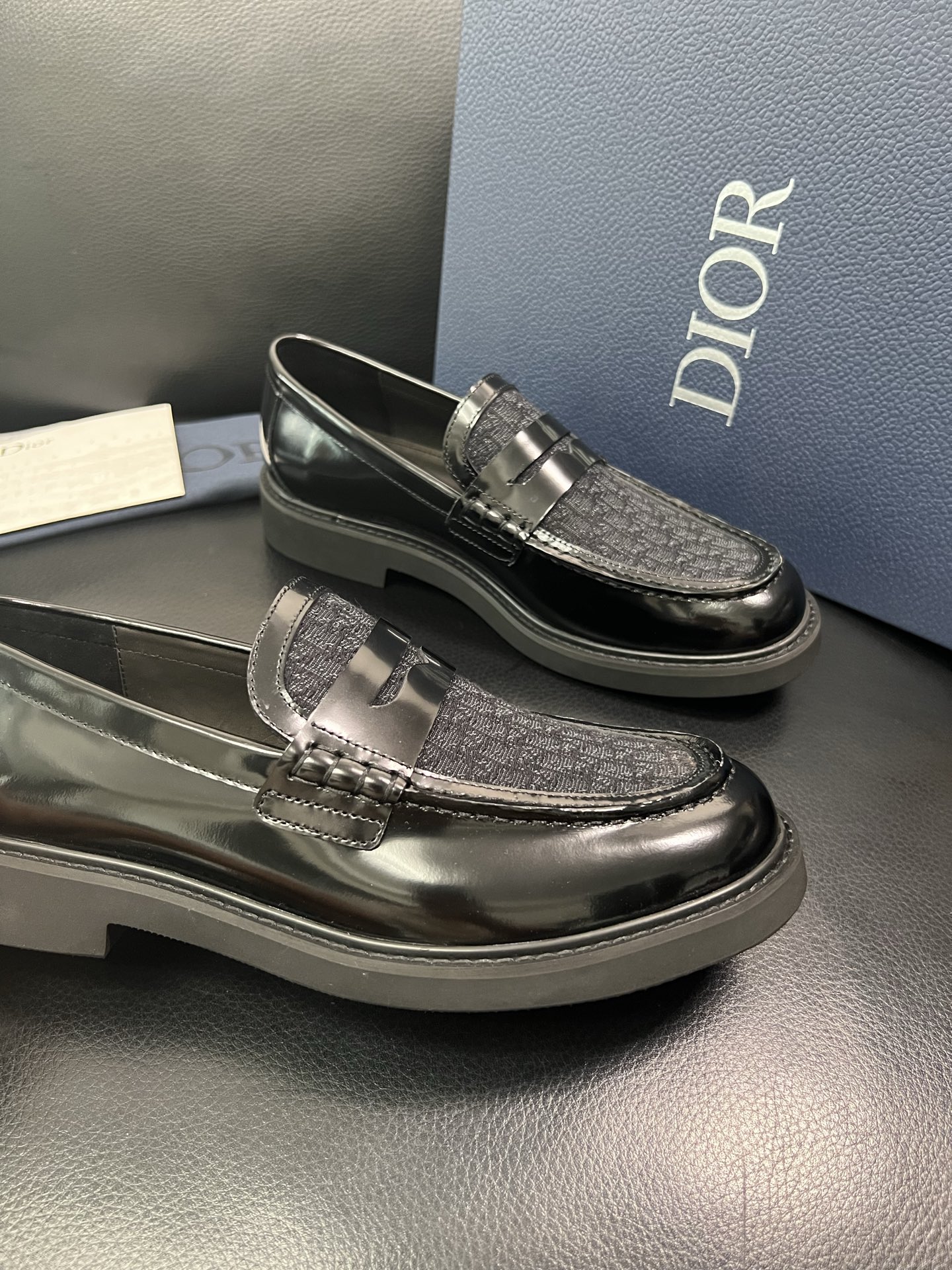 Dior 顶级工艺品 迪奥 专柜同步 原厂配置，意大利进口原版牛皮面料，透气舒适进口水染牛里垫，鞋底：原