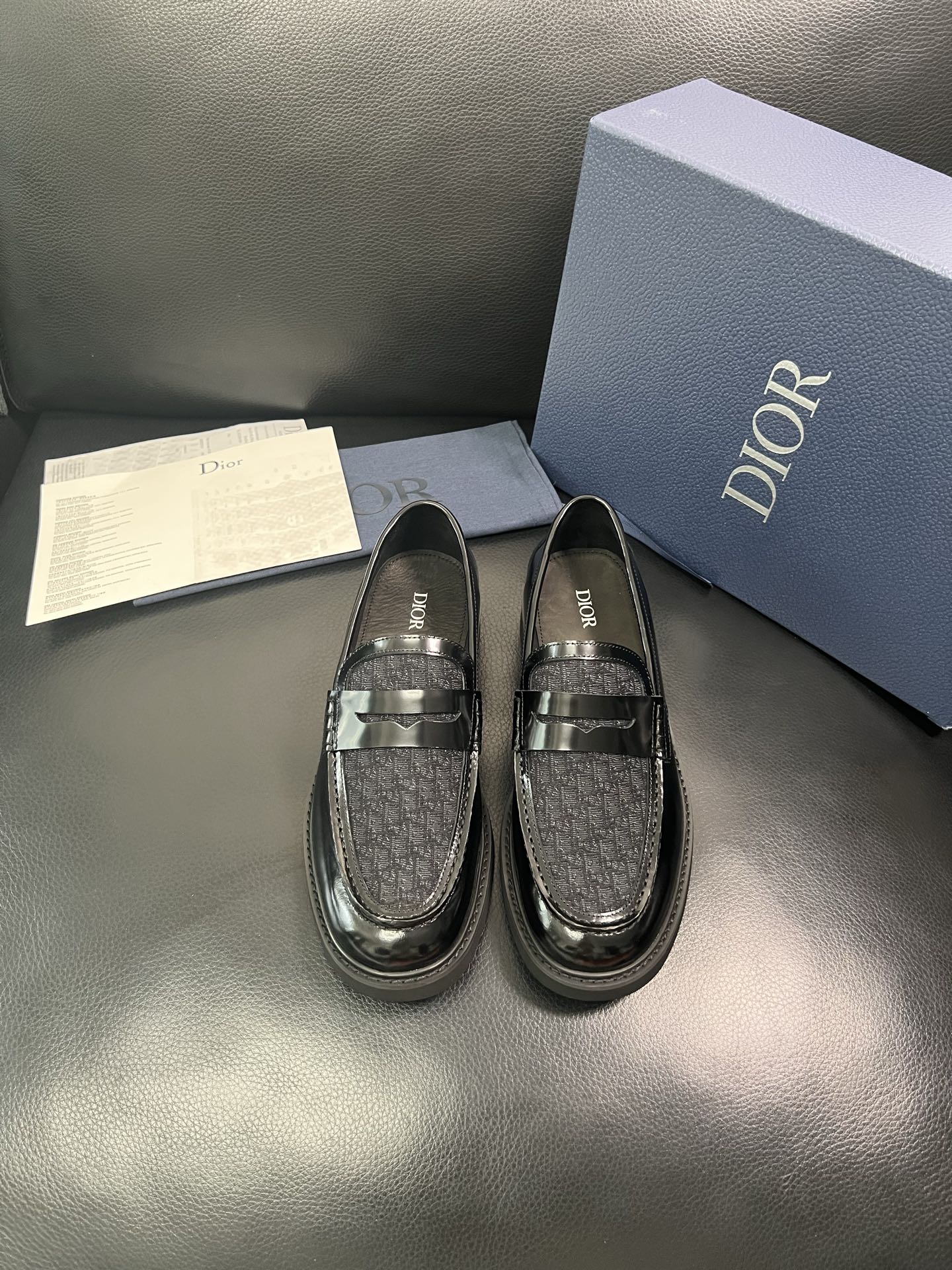 Dior 顶级工艺品 迪奥 专柜同步 原厂配置，意大利进口原版牛皮面料，透气舒适进口水染牛里垫，鞋底：原