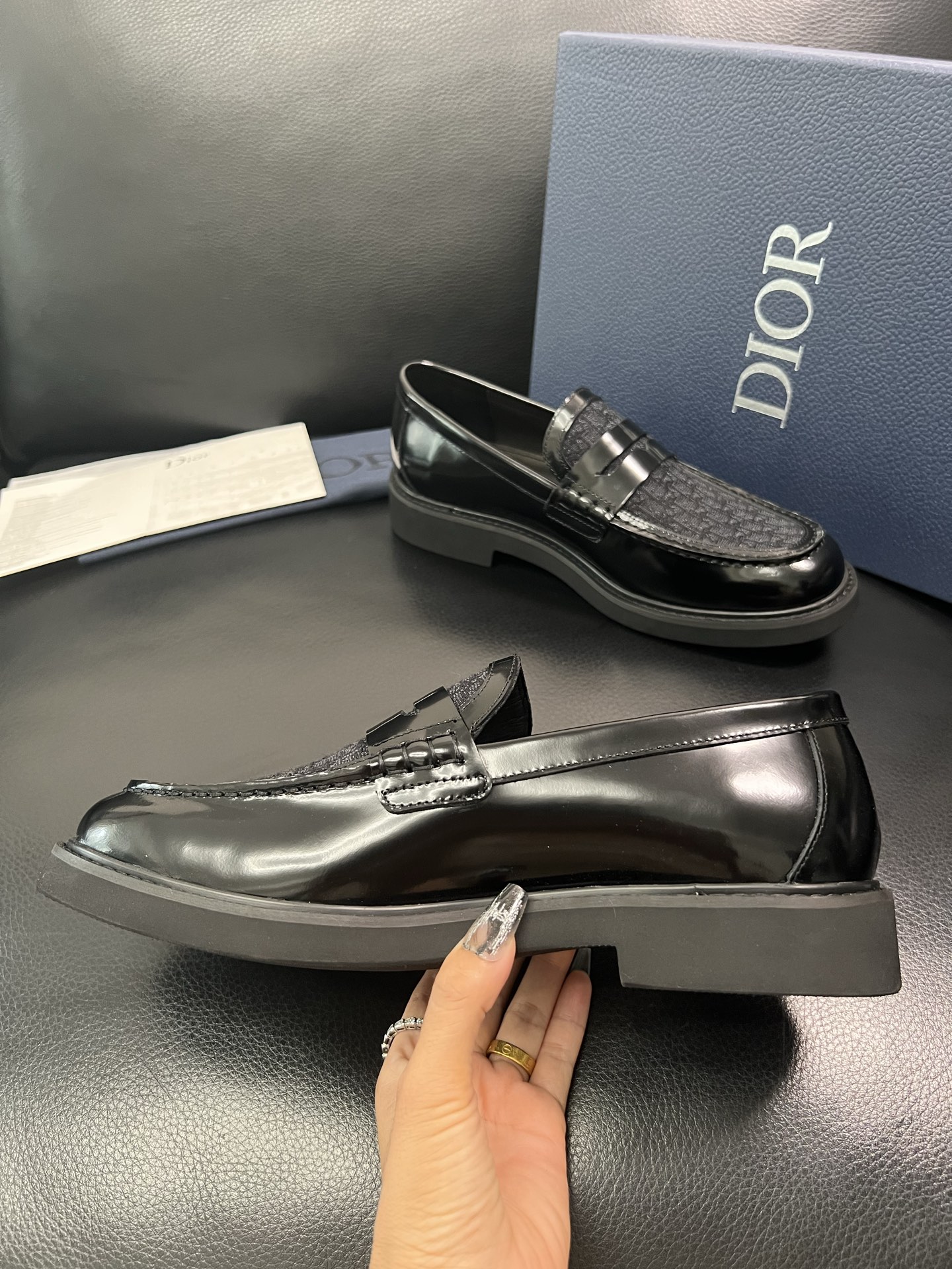Dior 顶级工艺品 迪奥 专柜同步 原厂配置，意大利进口原版牛皮面料，透气舒适进口水染牛里垫，鞋底：原
