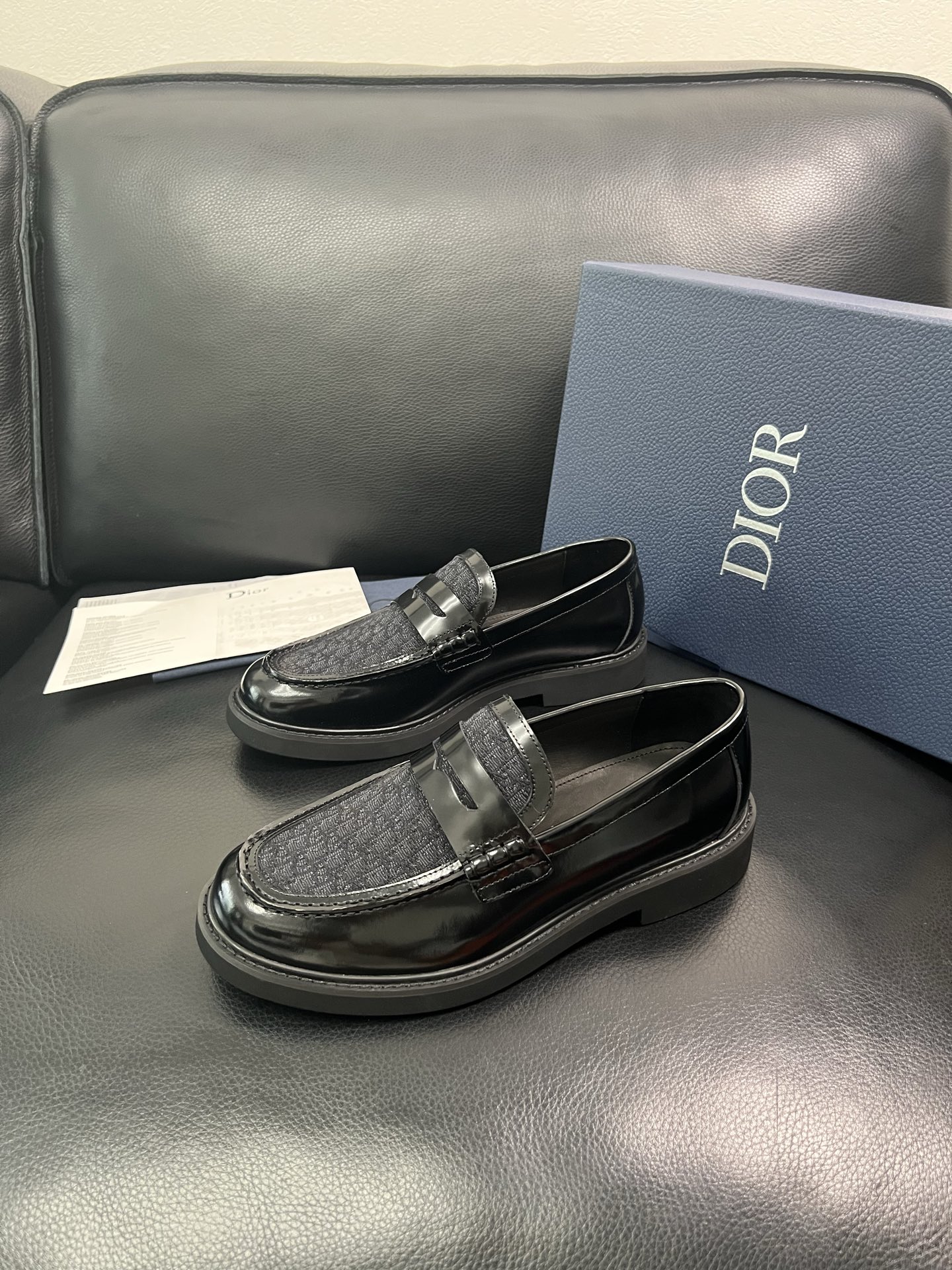 Dior 顶级工艺品 迪奥 专柜同步 原厂配置，意大利进口原版牛皮面料，透气舒适进口水染牛里垫，鞋底：原