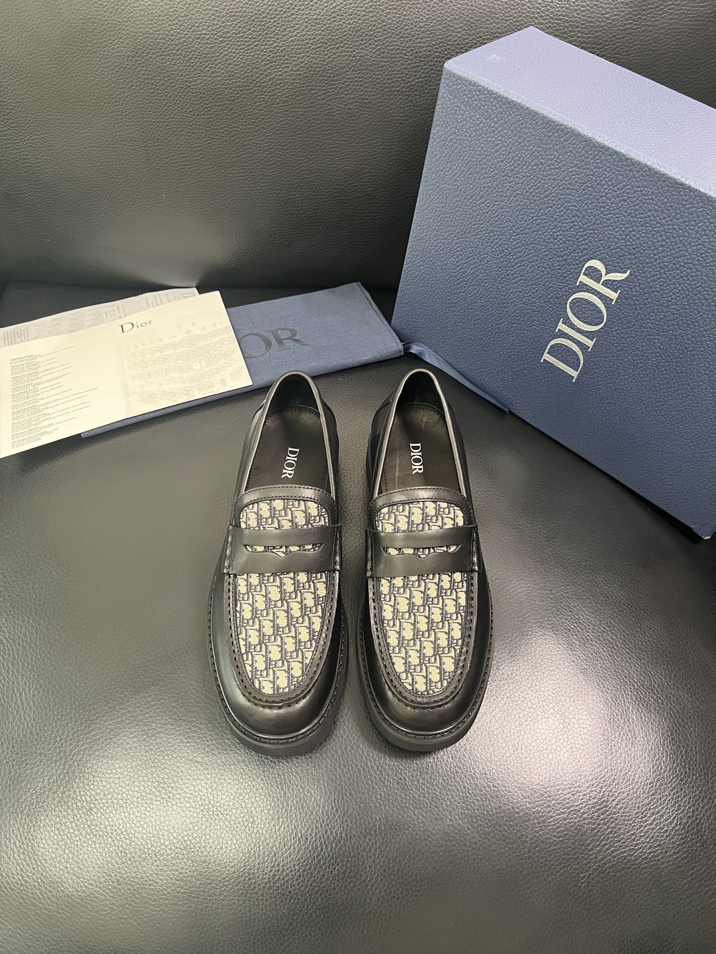 Dior 顶级工艺品 迪奥 专柜同步 原厂配置，意大利进口原版牛皮面料，透气舒适进口水染牛里垫，鞋底：原