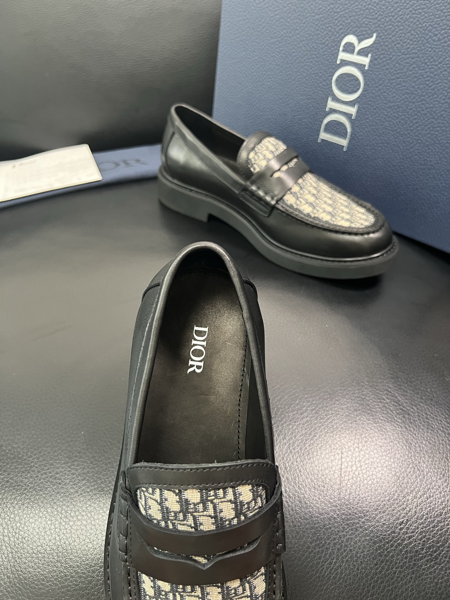 Dior 顶级工艺品 迪奥 专柜同步 原厂配置，意大利进口原版牛皮面料，透气舒适进口水染牛里垫，鞋底：原