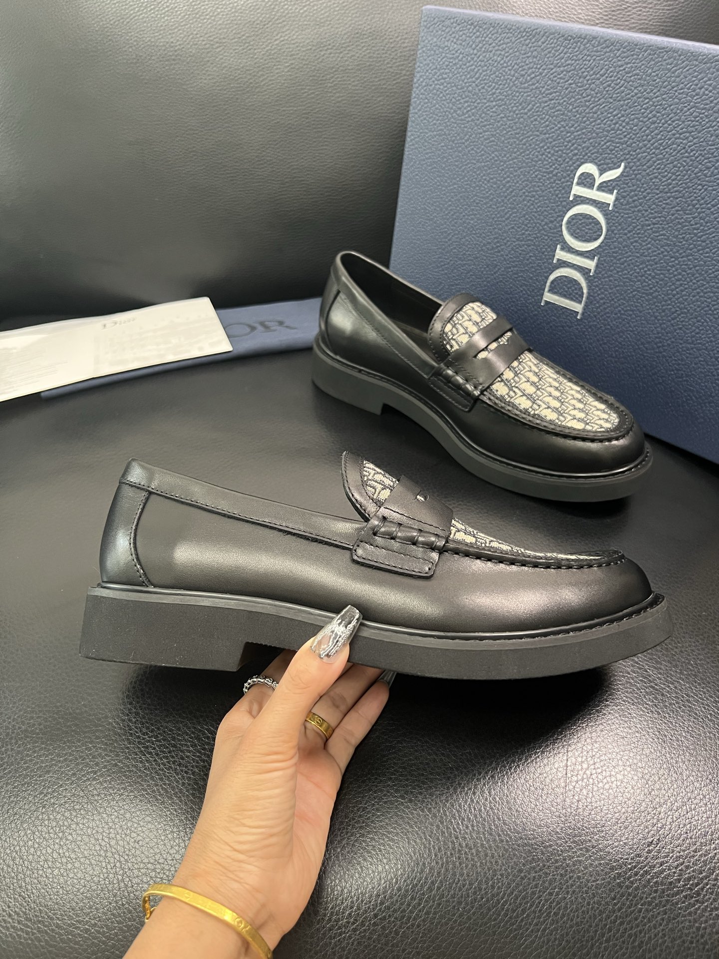 Dior 顶级工艺品 迪奥 专柜同步 原厂配置，意大利进口原版牛皮面料，透气舒适进口水染牛里垫，鞋底：原