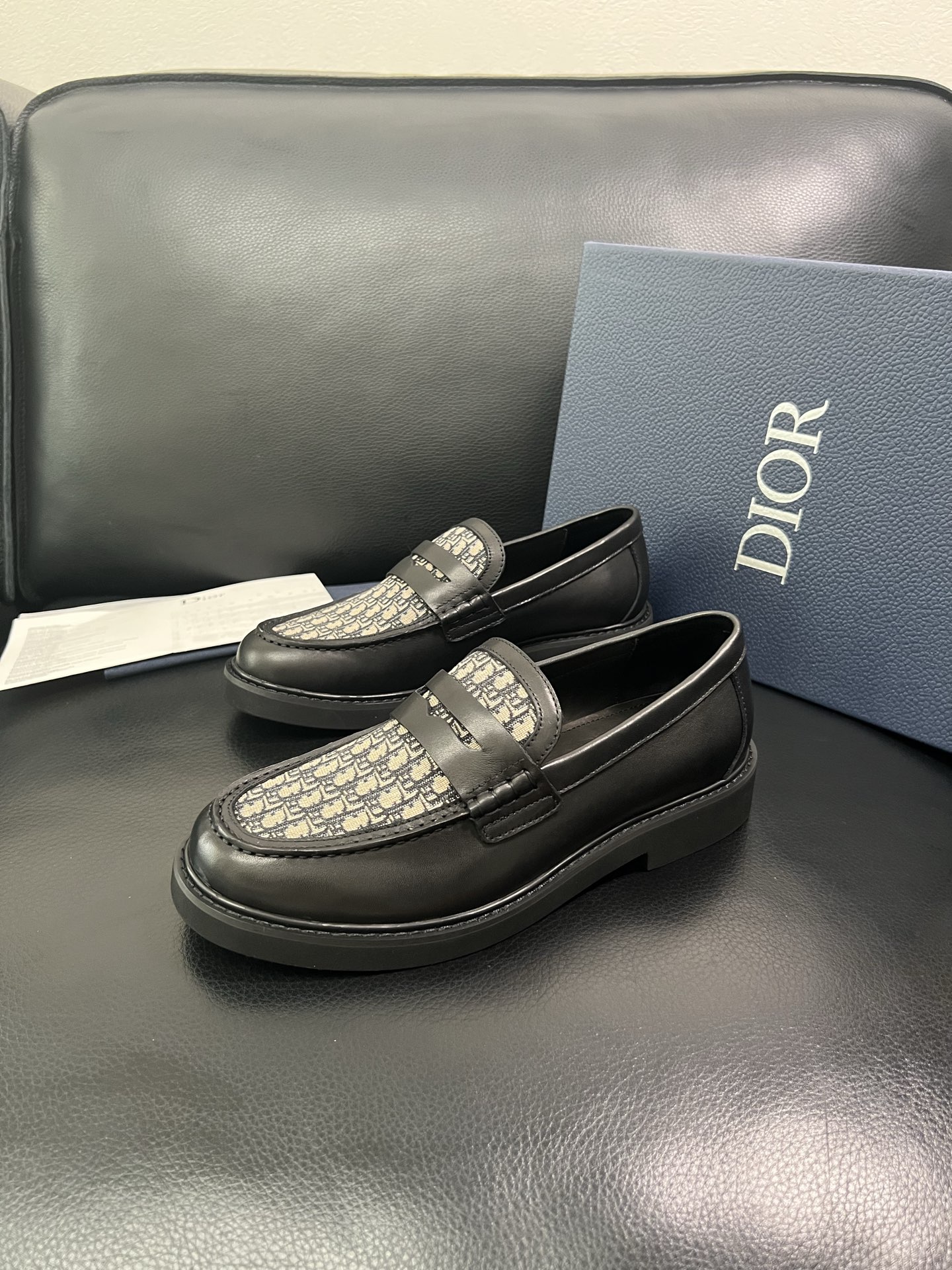 Dior 顶级工艺品 迪奥 专柜同步 原厂配置，意大利进口原版牛皮面料，透气舒适进口水染牛里垫，鞋底：原