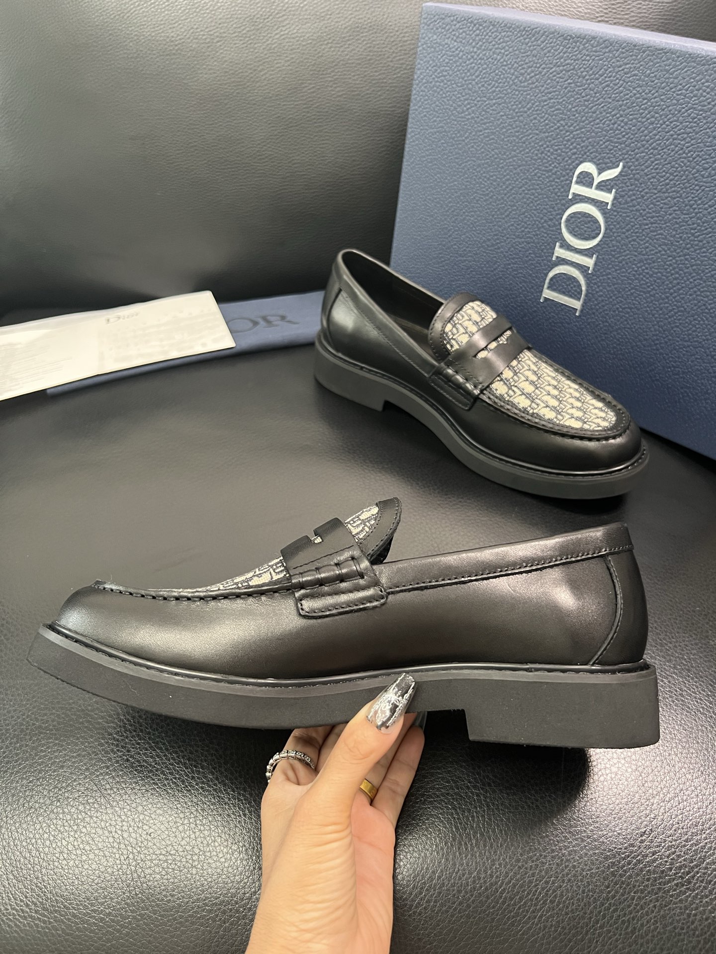 Dior 顶级工艺品 迪奥 专柜同步 原厂配置，意大利进口原版牛皮面料，透气舒适进口水染牛里垫，鞋底：原
