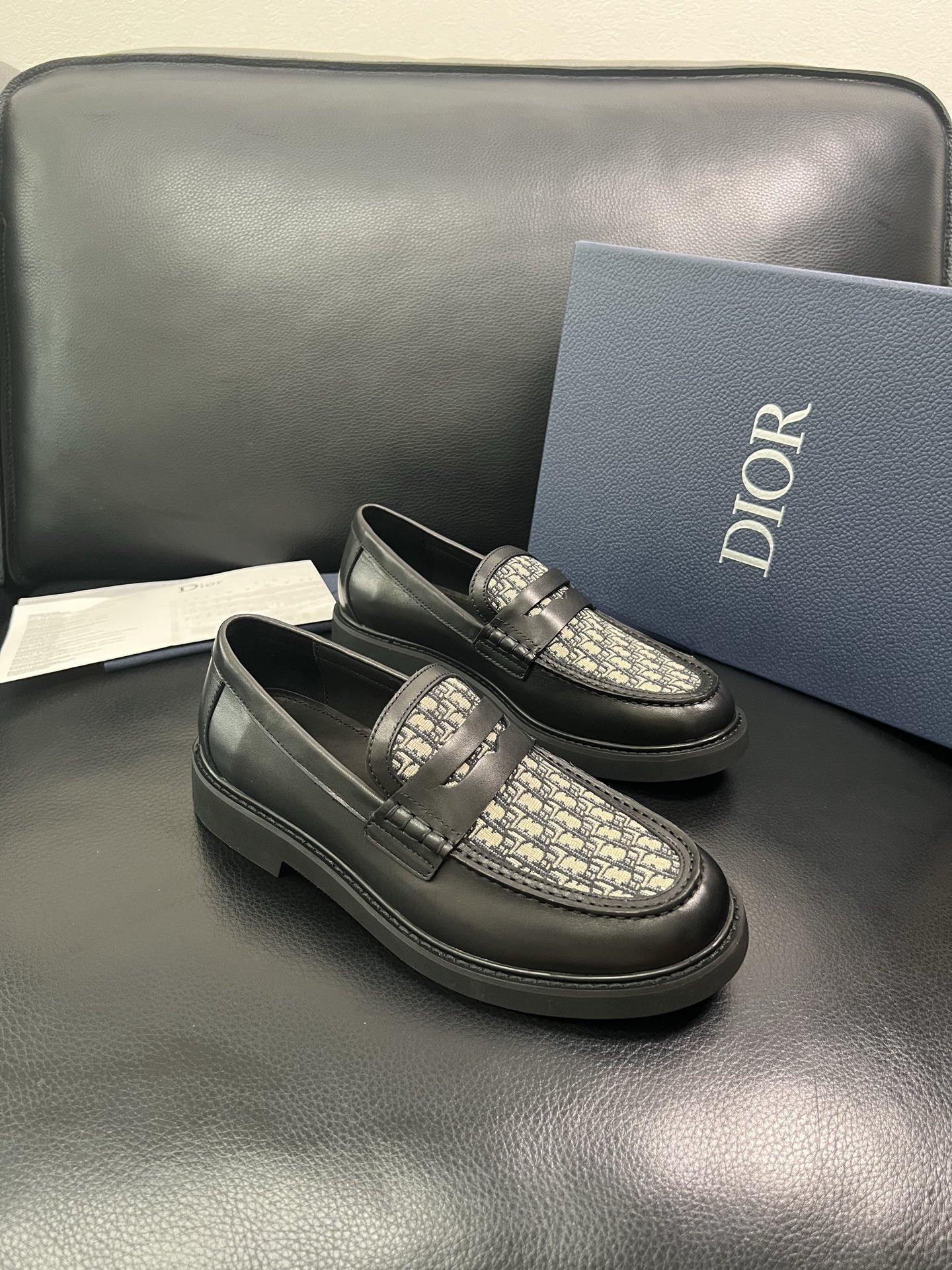 Dior 顶级工艺品 迪奥 专柜同步 原厂配置，意大利进口原版牛皮面料，透气舒适进口水染牛里垫，鞋底：原