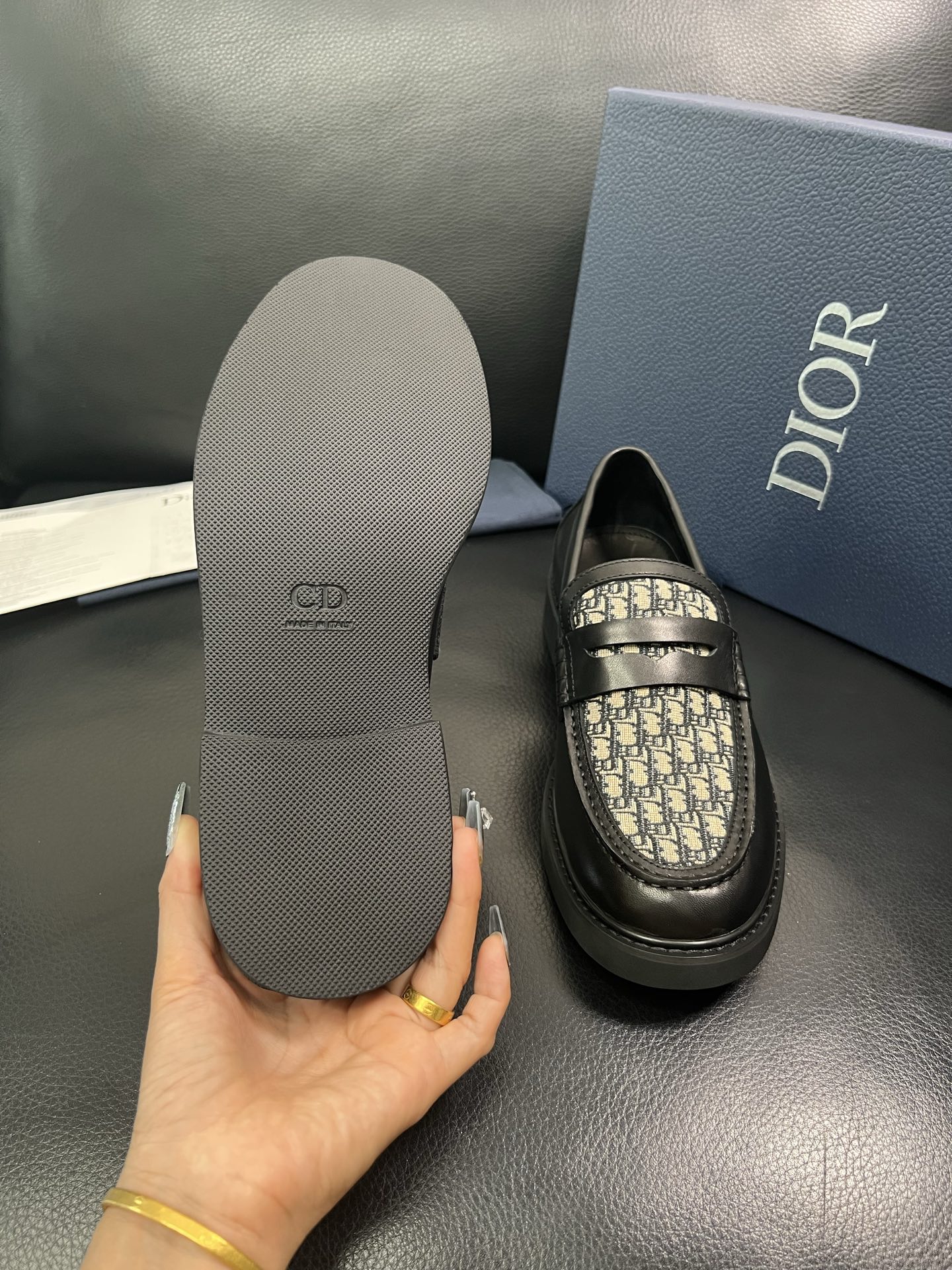 Dior 顶级工艺品 迪奥 专柜同步 原厂配置，意大利进口原版牛皮面料，透气舒适进口水染牛里垫，鞋底：原