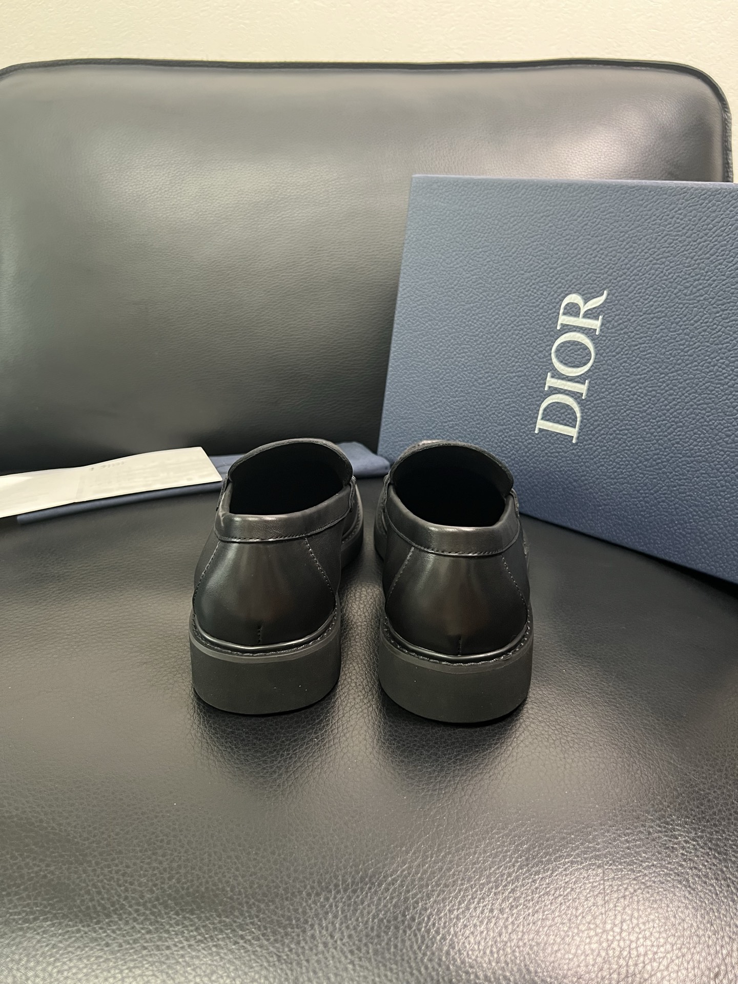 Dior 顶级工艺品 迪奥 专柜同步 原厂配置，意大利进口原版牛皮面料，透气舒适进口水染牛里垫，鞋底：原