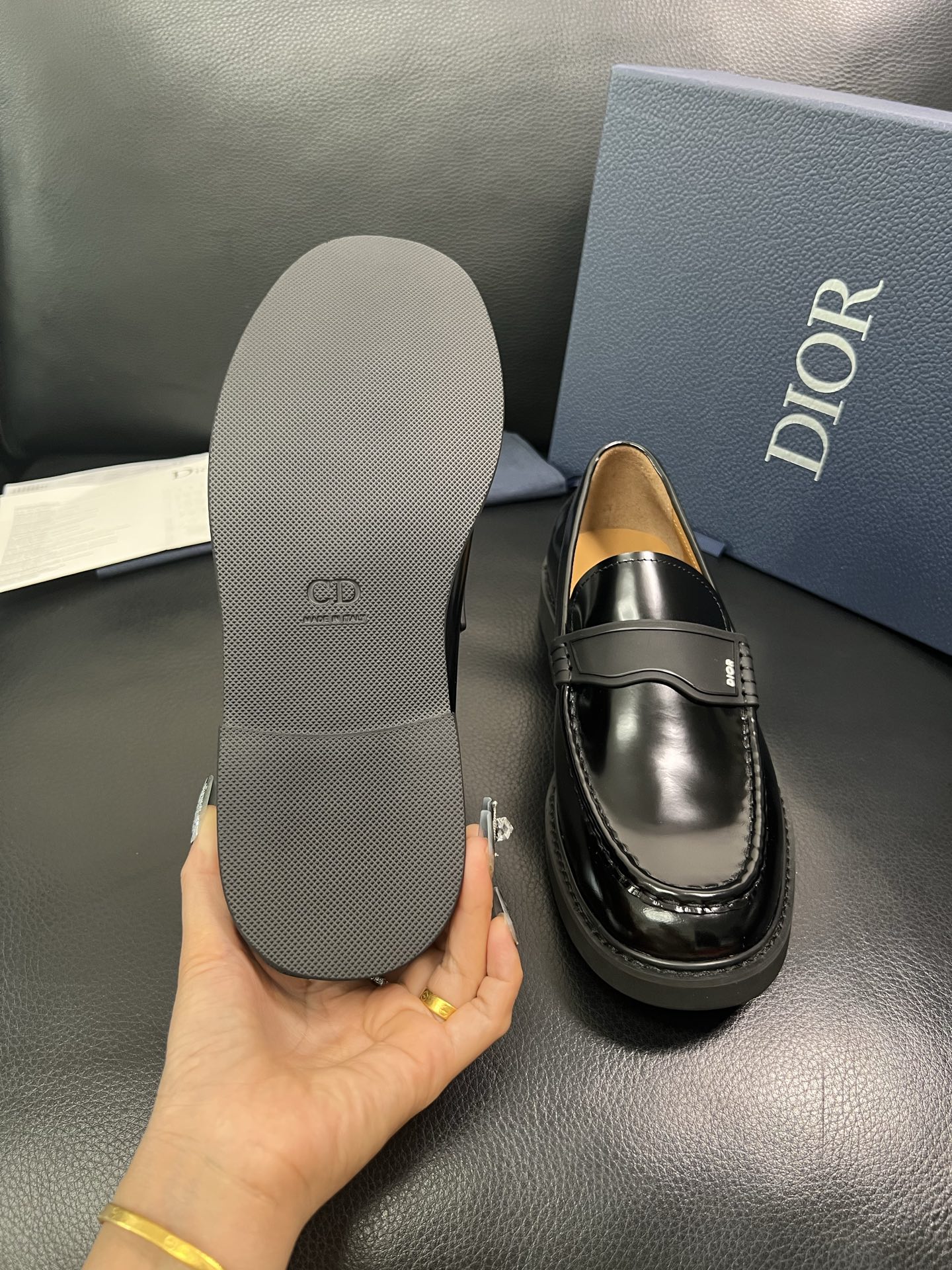 Dior 顶级工艺品 迪奥 专柜同步 原厂配置，意大利进口原版牛皮面料，透气舒适进口水染牛里垫，鞋底：原