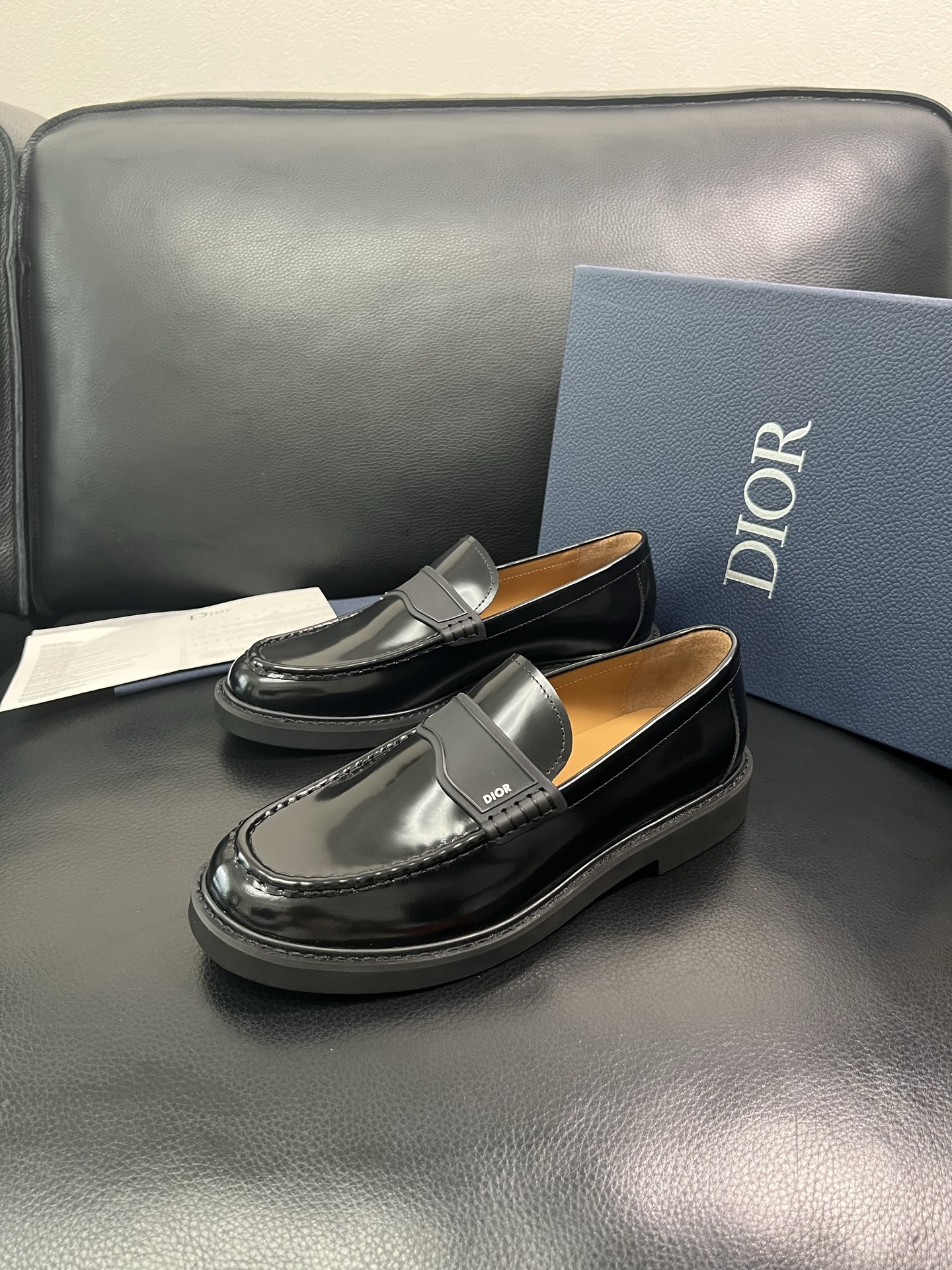 Dior 顶级工艺品 迪奥 专柜同步 原厂配置，意大利进口原版牛皮面料，透气舒适进口水染牛里垫，鞋底：原