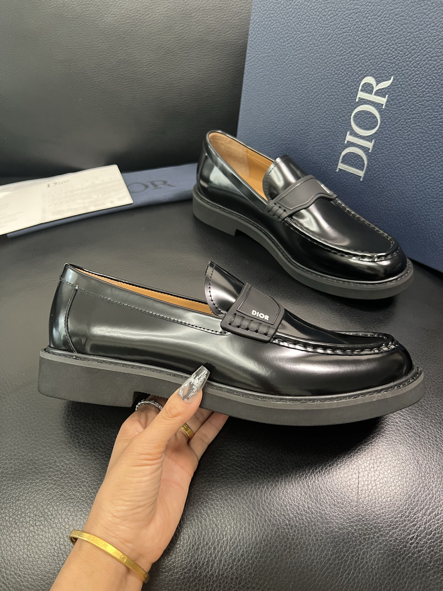 Dior 顶级工艺品 迪奥 专柜同步 原厂配置，意大利进口原版牛皮面料，透气舒适进口水染牛里垫，鞋底：原