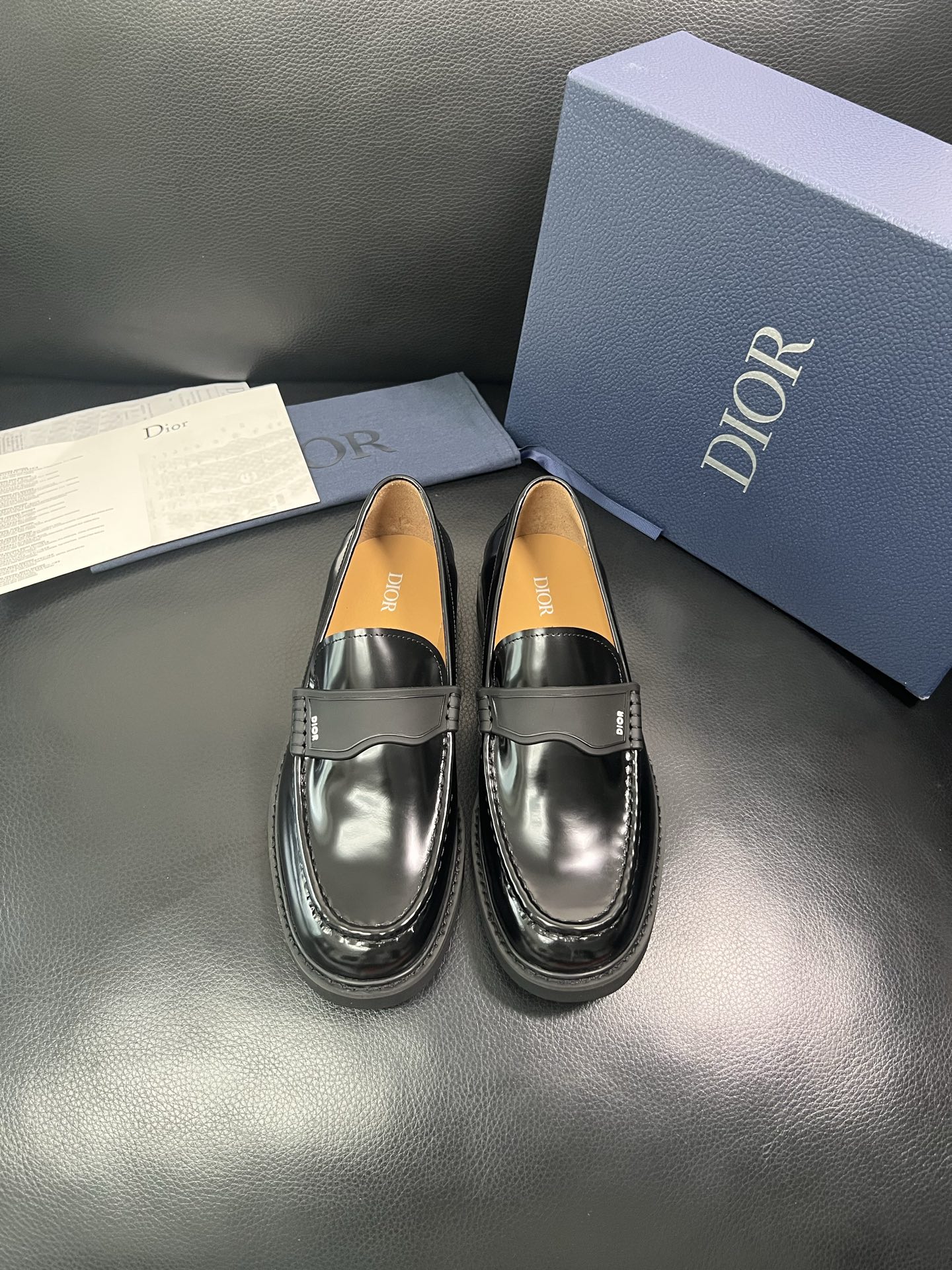 Dior 顶级工艺品 迪奥 专柜同步 原厂配置，意大利进口原版牛皮面料，透气舒适进口水染牛里垫，鞋底：原