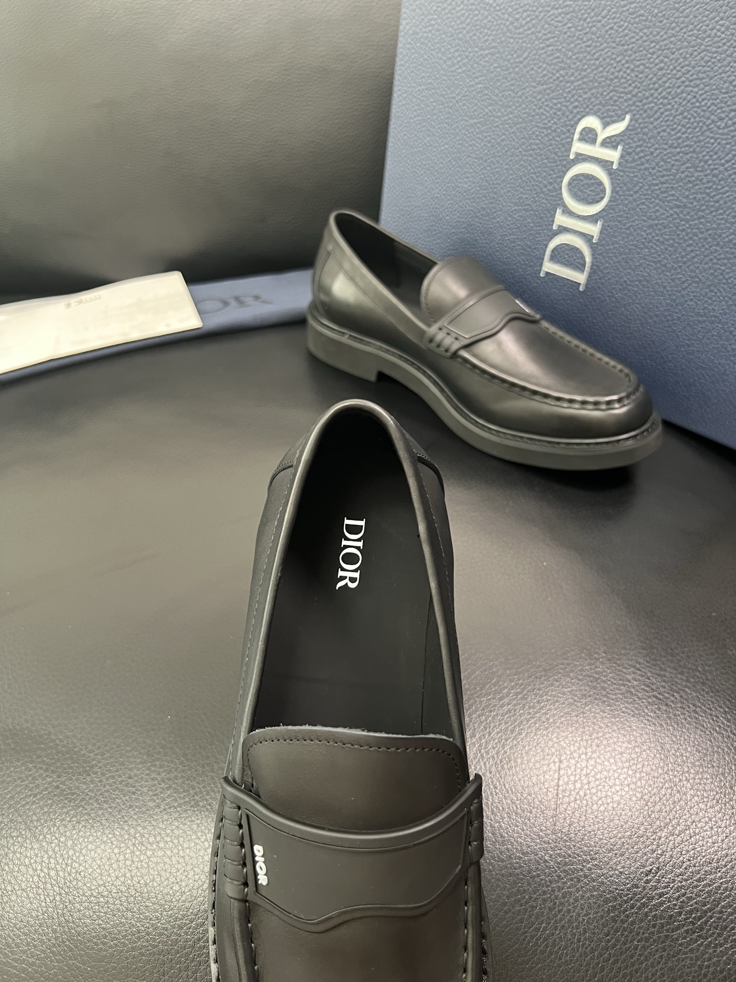Dior 顶级工艺品 迪奥 专柜同步 原厂配置，意大利进口原版牛皮面料，透气舒适进口水染牛里垫，鞋底：原