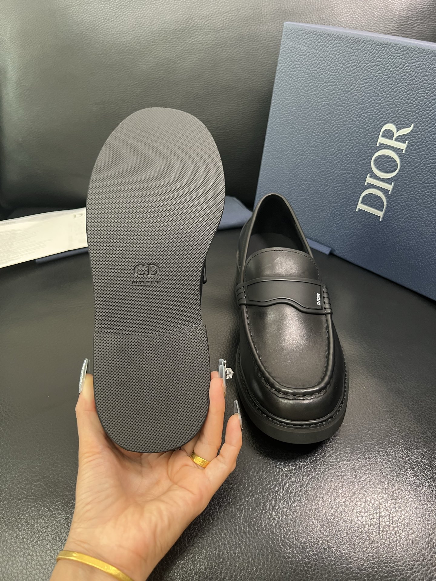 Dior 顶级工艺品 迪奥 专柜同步 原厂配置，意大利进口原版牛皮面料，透气舒适进口水染牛里垫，鞋底：原