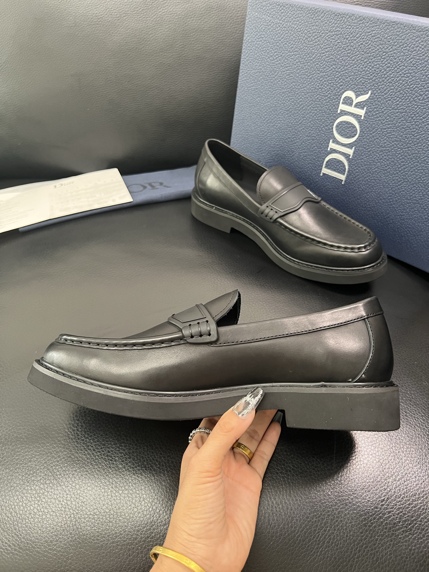 Dior 顶级工艺品 迪奥 专柜同步 原厂配置，意大利进口原版牛皮面料，透气舒适进口水染牛里垫，鞋底：原