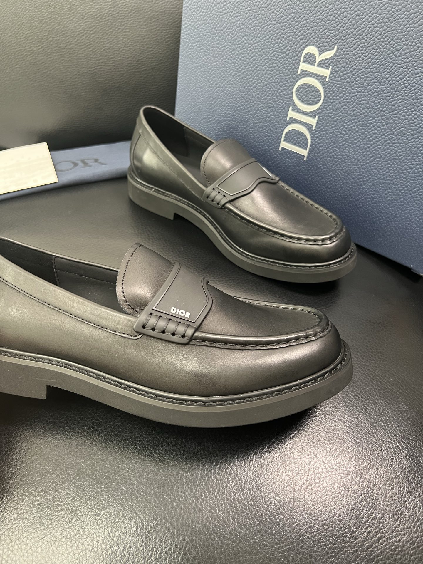 Dior 顶级工艺品 迪奥 专柜同步 原厂配置，意大利进口原版牛皮面料，透气舒适进口水染牛里垫，鞋底：原