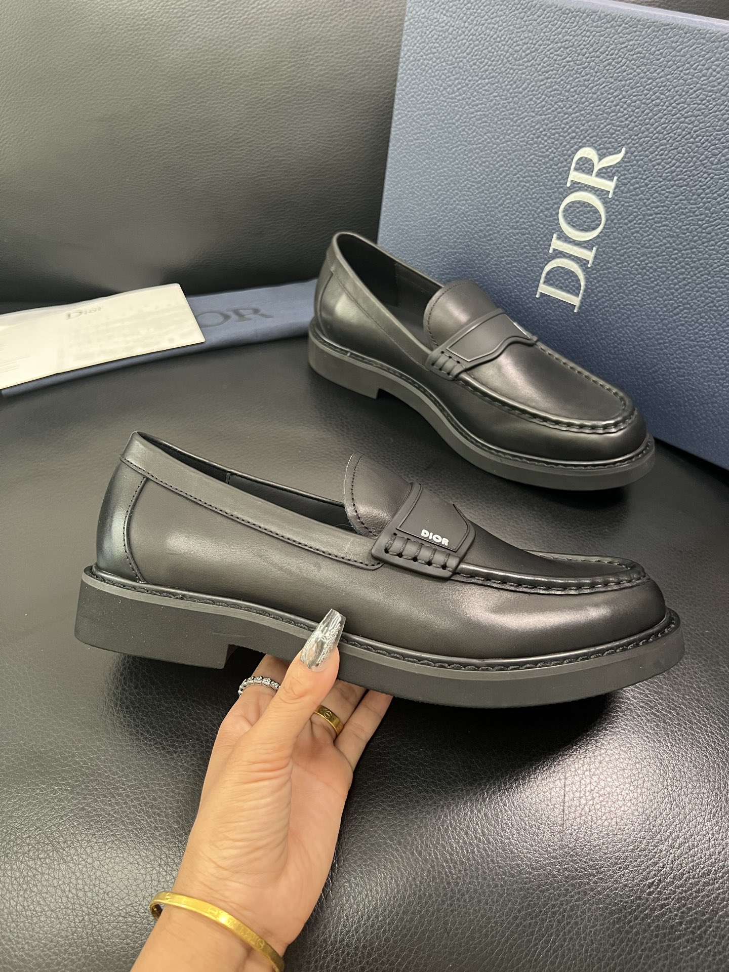 Dior 顶级工艺品 迪奥 专柜同步 原厂配置，意大利进口原版牛皮面料，透气舒适进口水染牛里垫，鞋底：原