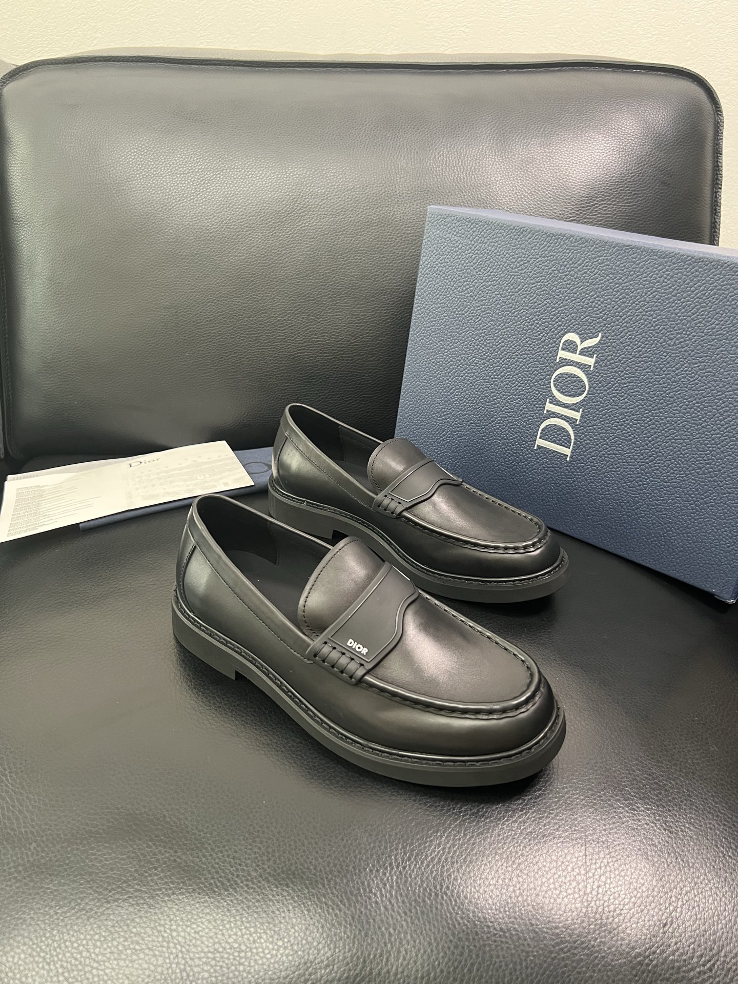 Dior 顶级工艺品 迪奥 专柜同步 原厂配置，意大利进口原版牛皮面料，透气舒适进口水染牛里垫，鞋底：原