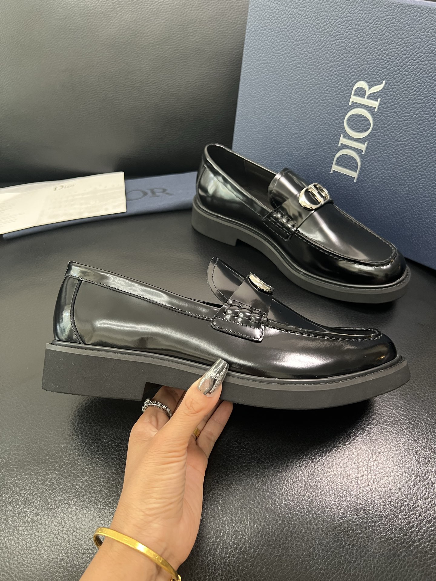 Dior 顶级工艺品 迪奥 专柜同步 原厂配置，意大利进口原版牛皮面料，透气舒适进口水染牛里垫，鞋底：原