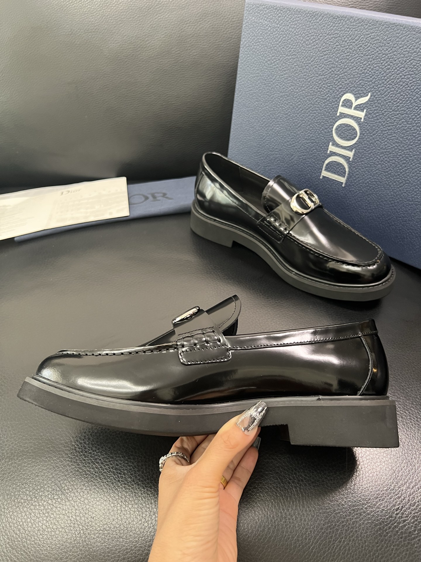 Dior 顶级工艺品 迪奥 专柜同步 原厂配置，意大利进口原版牛皮面料，透气舒适进口水染牛里垫，鞋底：原