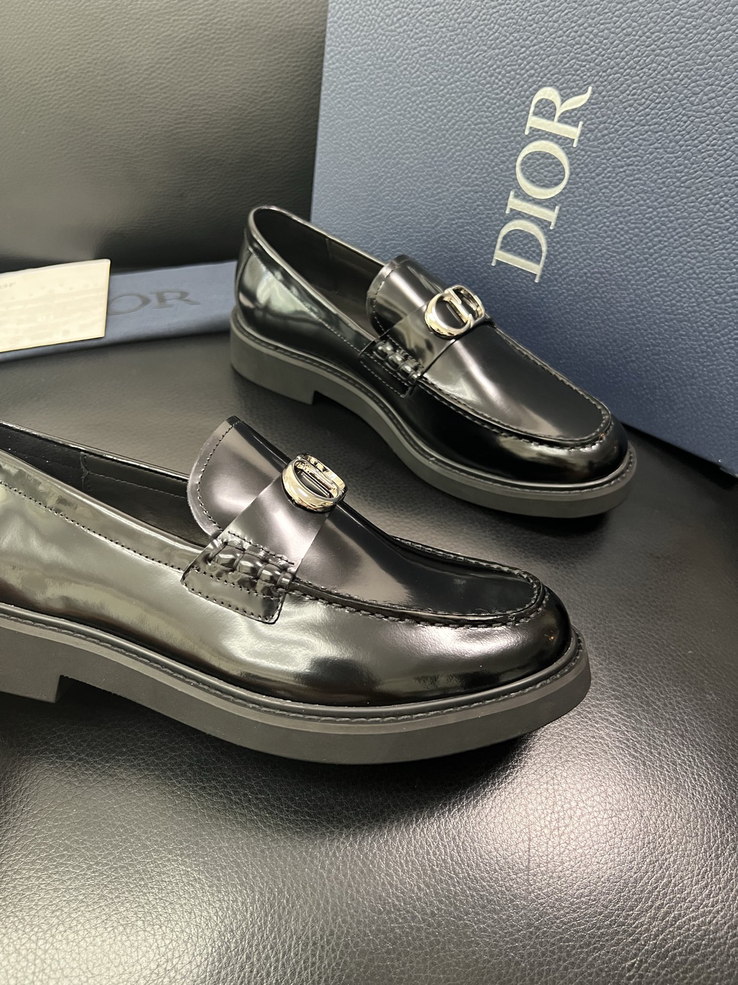 Dior 顶级工艺品 迪奥 专柜同步 原厂配置，意大利进口原版牛皮面料，透气舒适进口水染牛里垫，鞋底：原