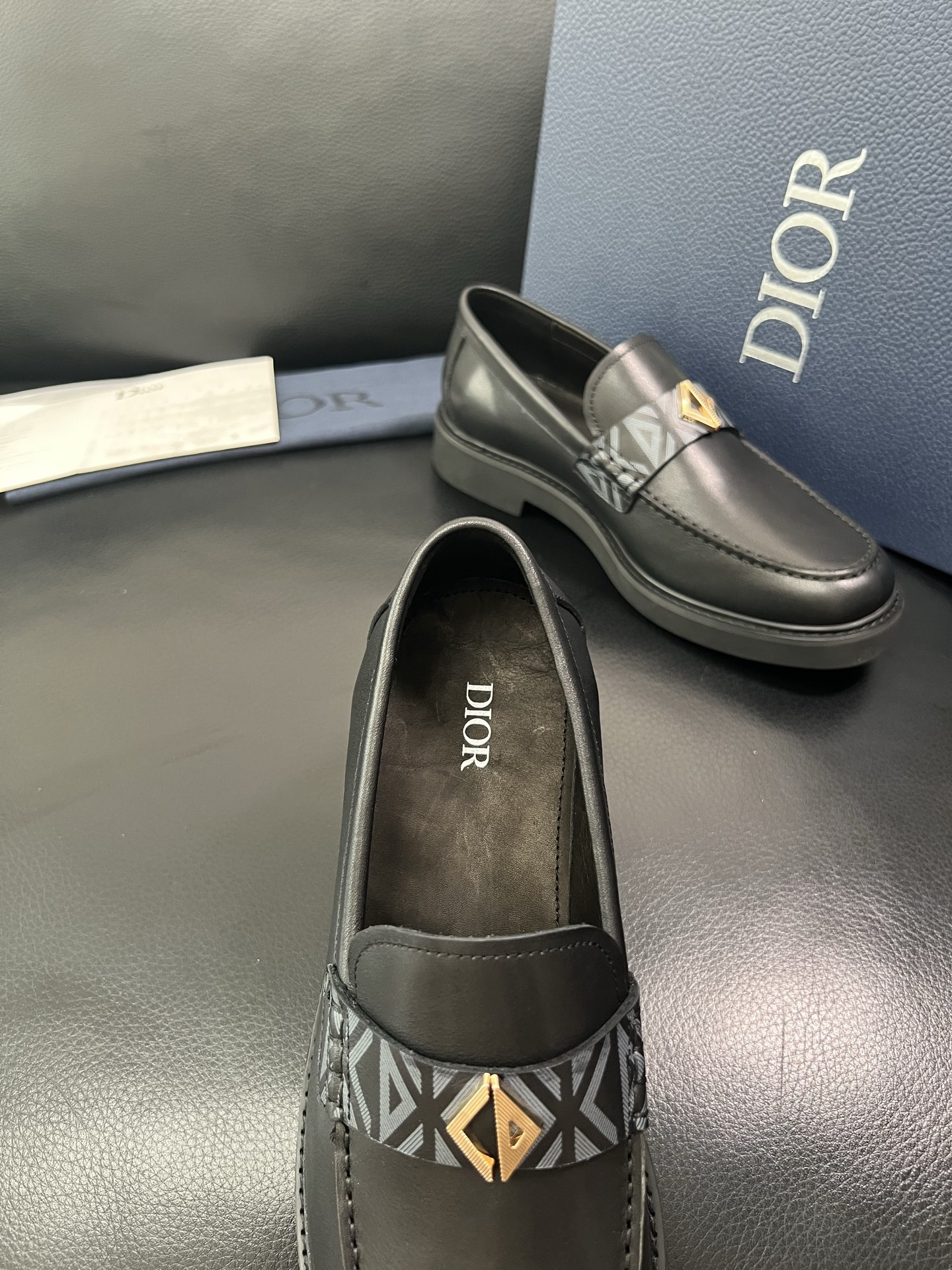 Dior 顶级工艺品 迪奥 专柜同步 原厂配置，意大利进口原版牛皮面料，透气舒适进口水染牛里垫，鞋底：原
