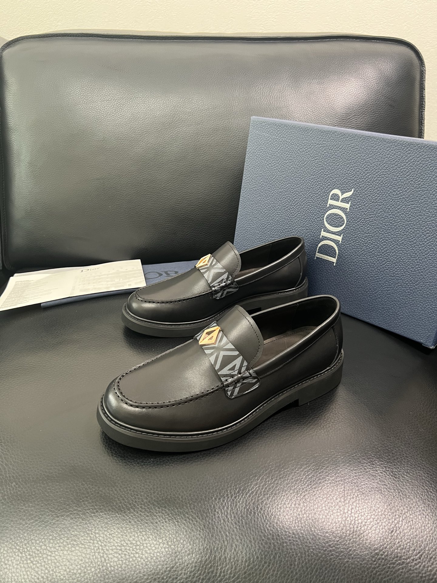 Dior 顶级工艺品 迪奥 专柜同步 原厂配置，意大利进口原版牛皮面料，透气舒适进口水染牛里垫，鞋底：原