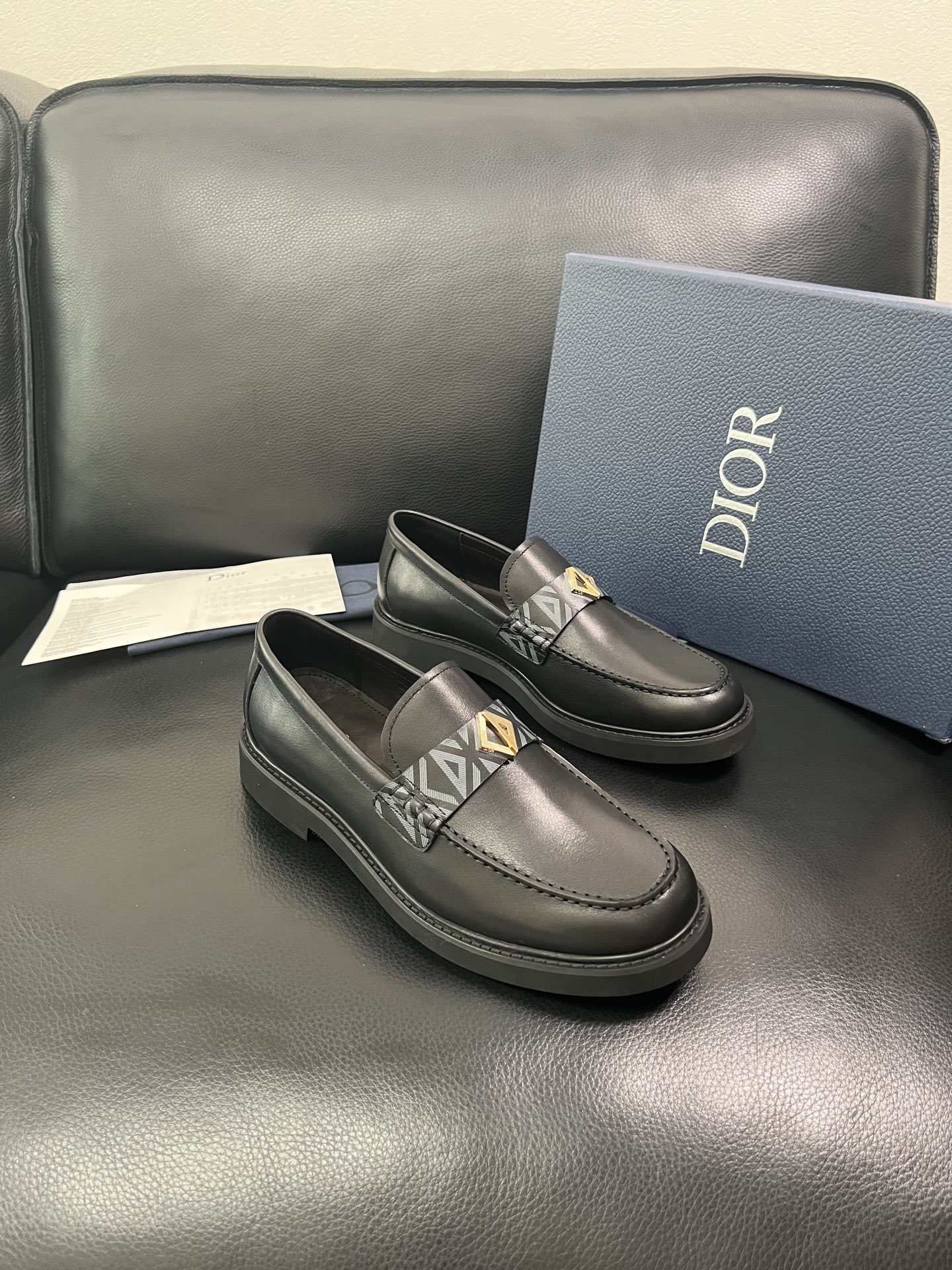 Dior 顶级工艺品 迪奥 专柜同步 原厂配置，意大利进口原版牛皮面料，透气舒适进口水染牛里垫，鞋底：原